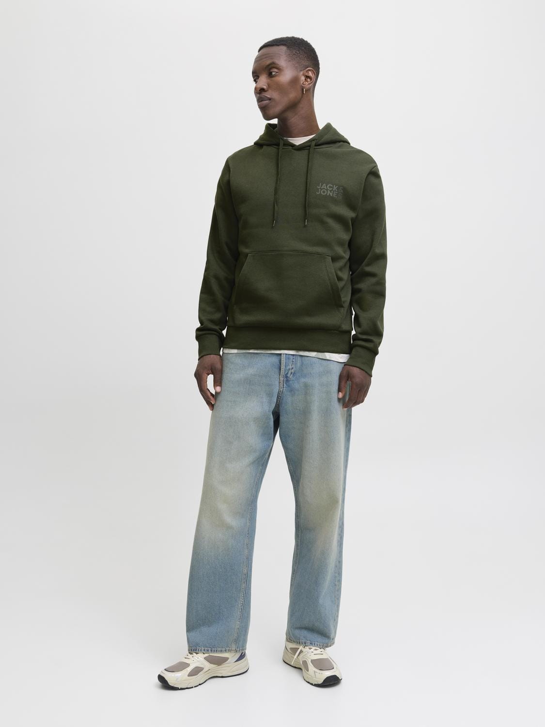 model_shot-front_full