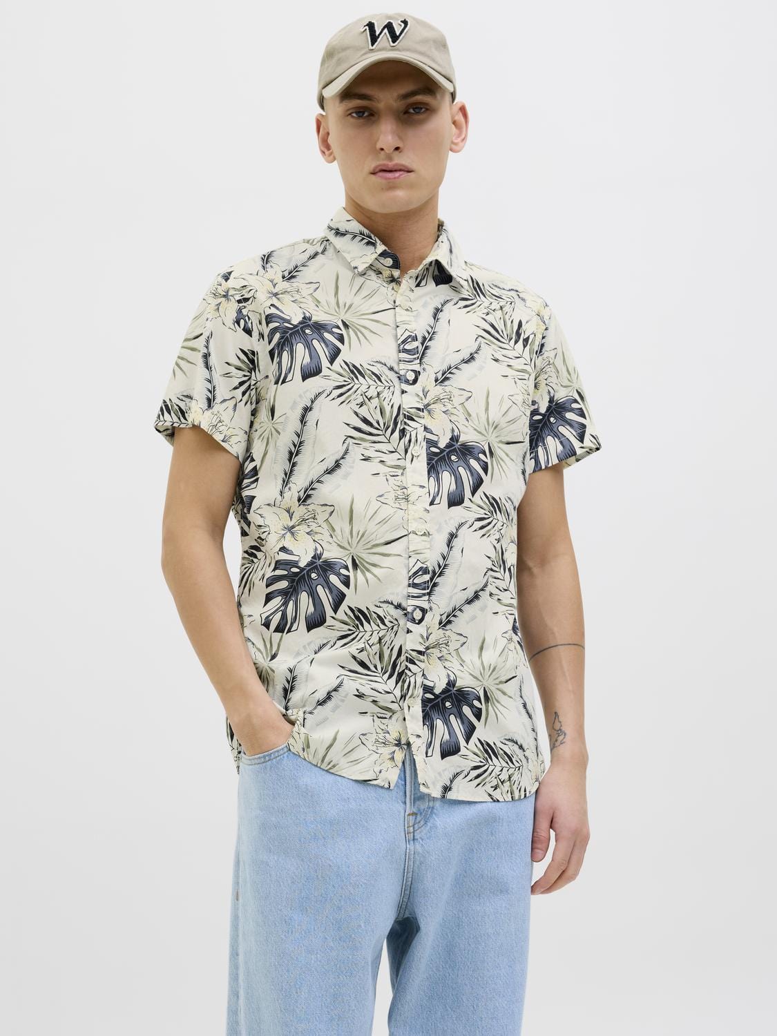 model_shot-front