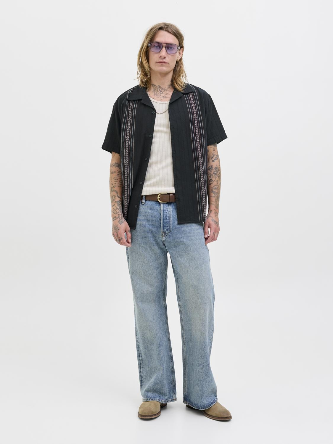 model_shot-front_full