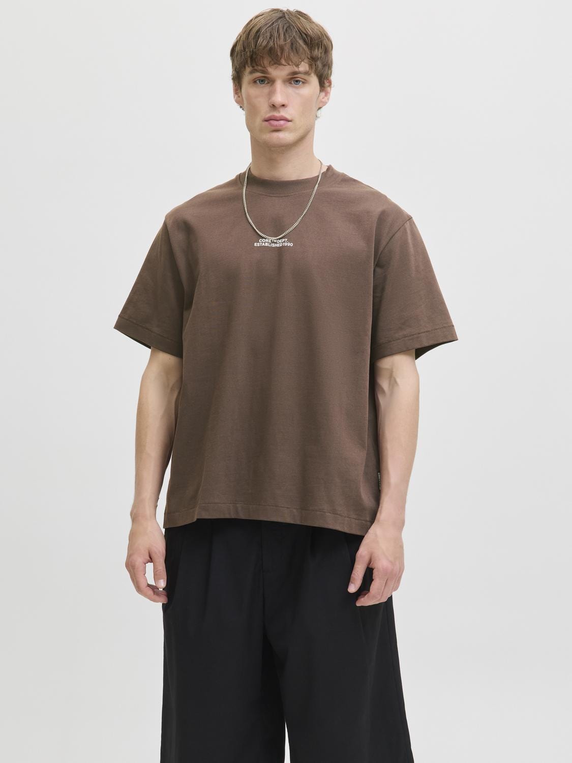 model_shot-front