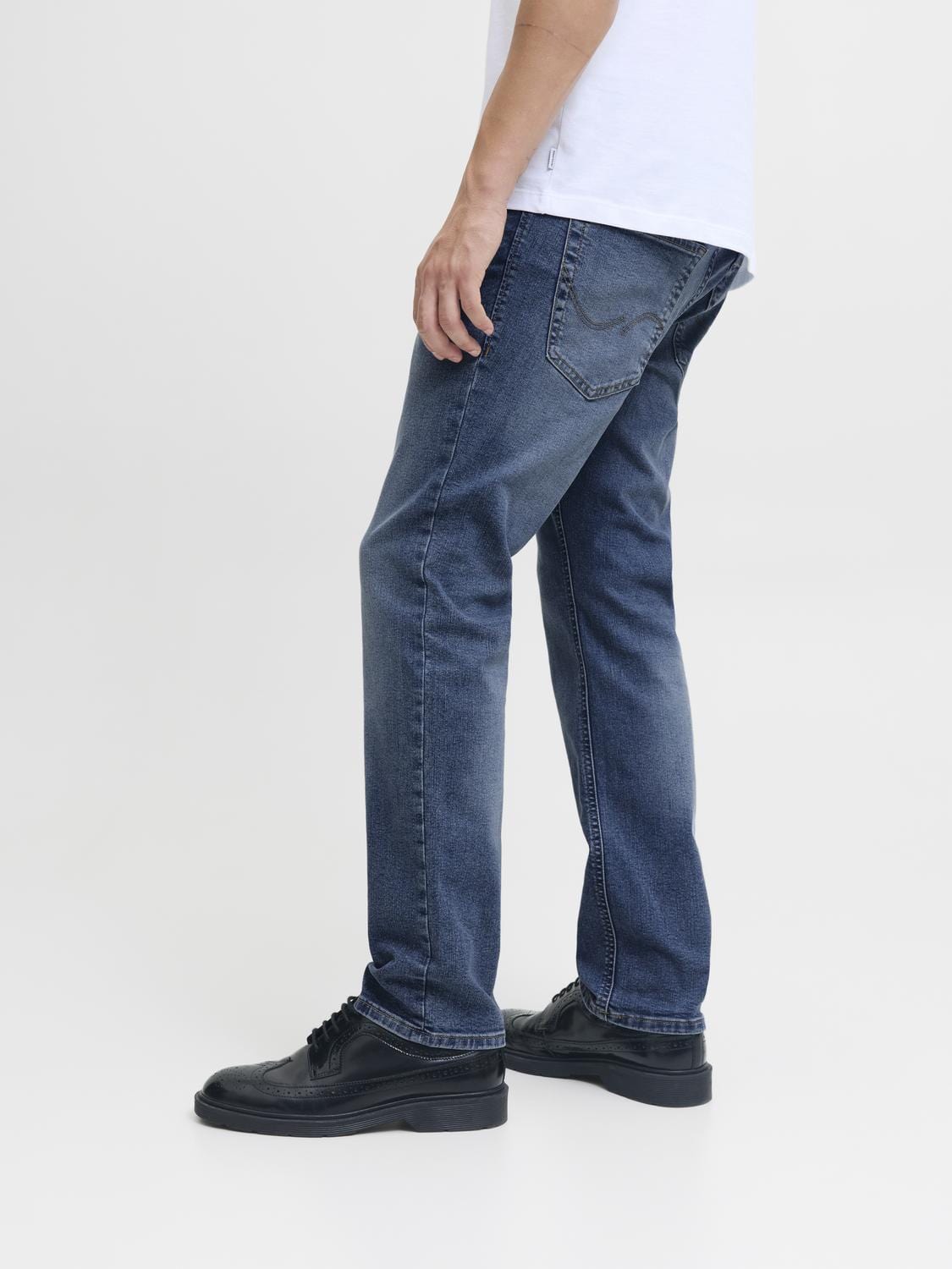 model_shot-detail