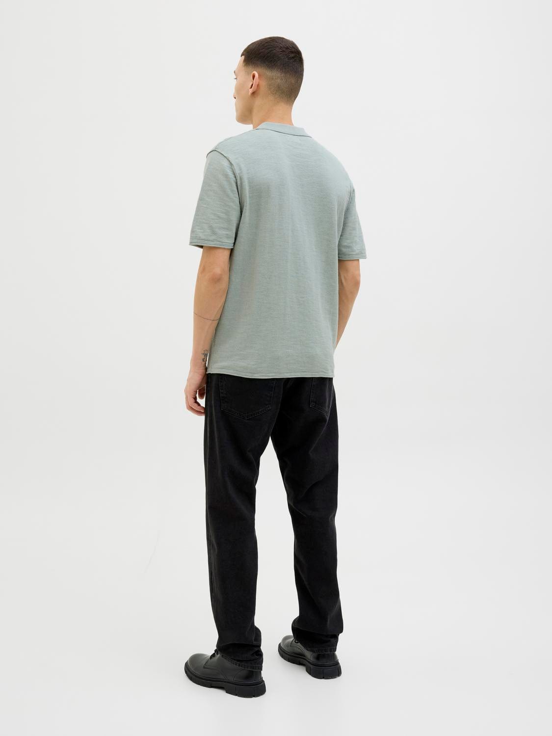 model_shot-back
