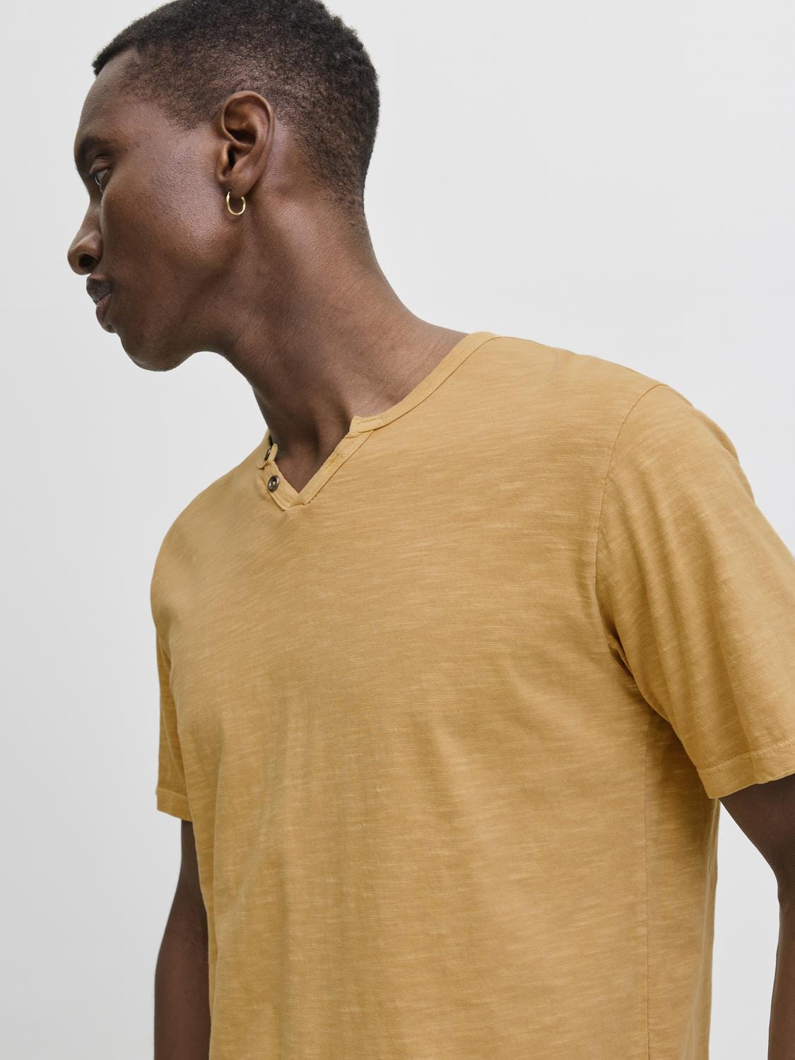 model_shot-creative