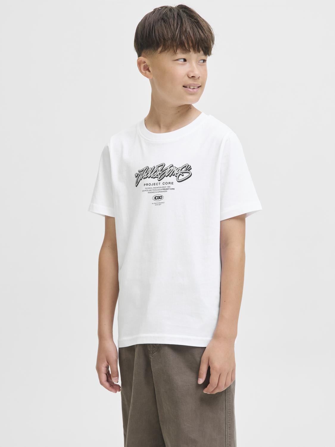 model_shot-front