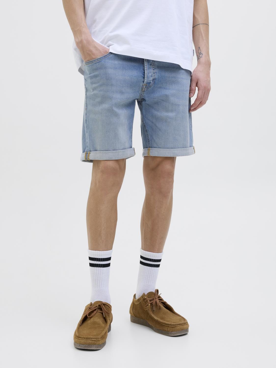 model_shot-front