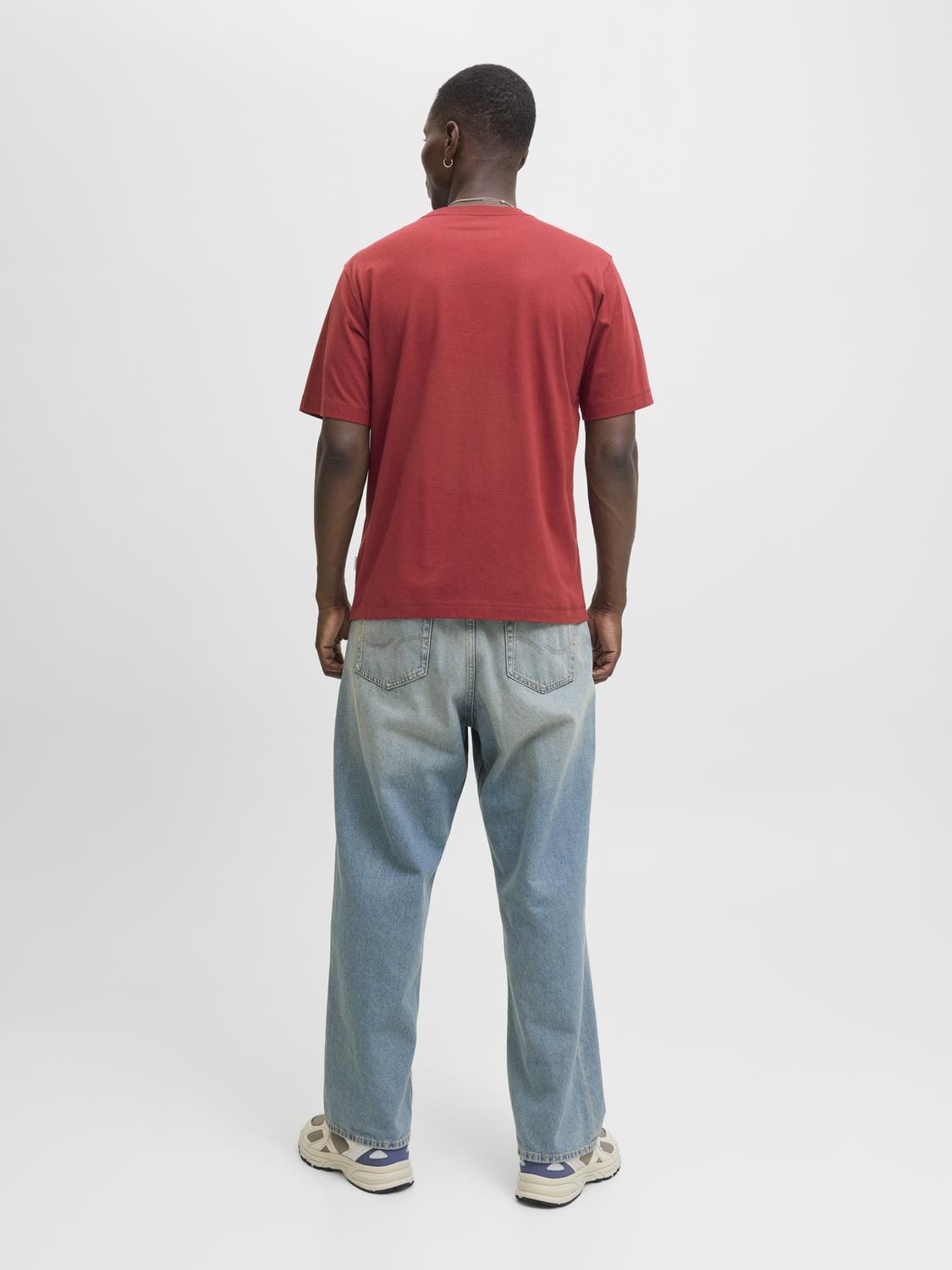 model_shot-back