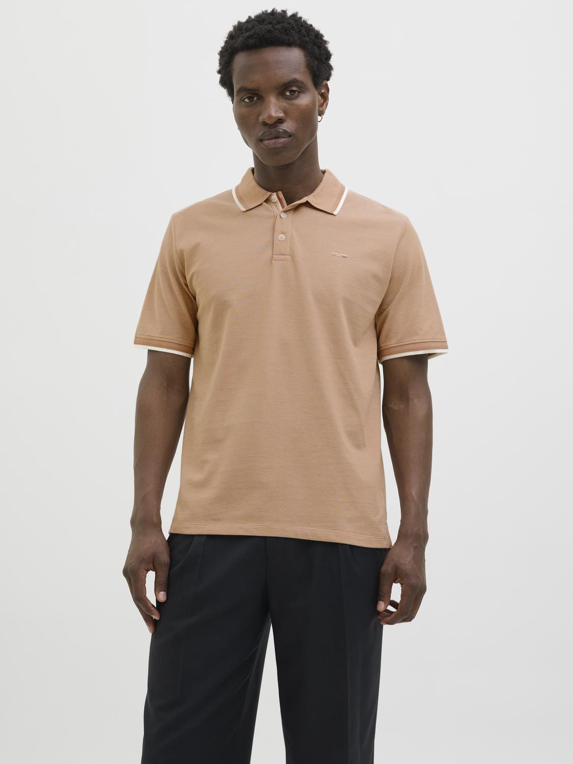 model_shot-front