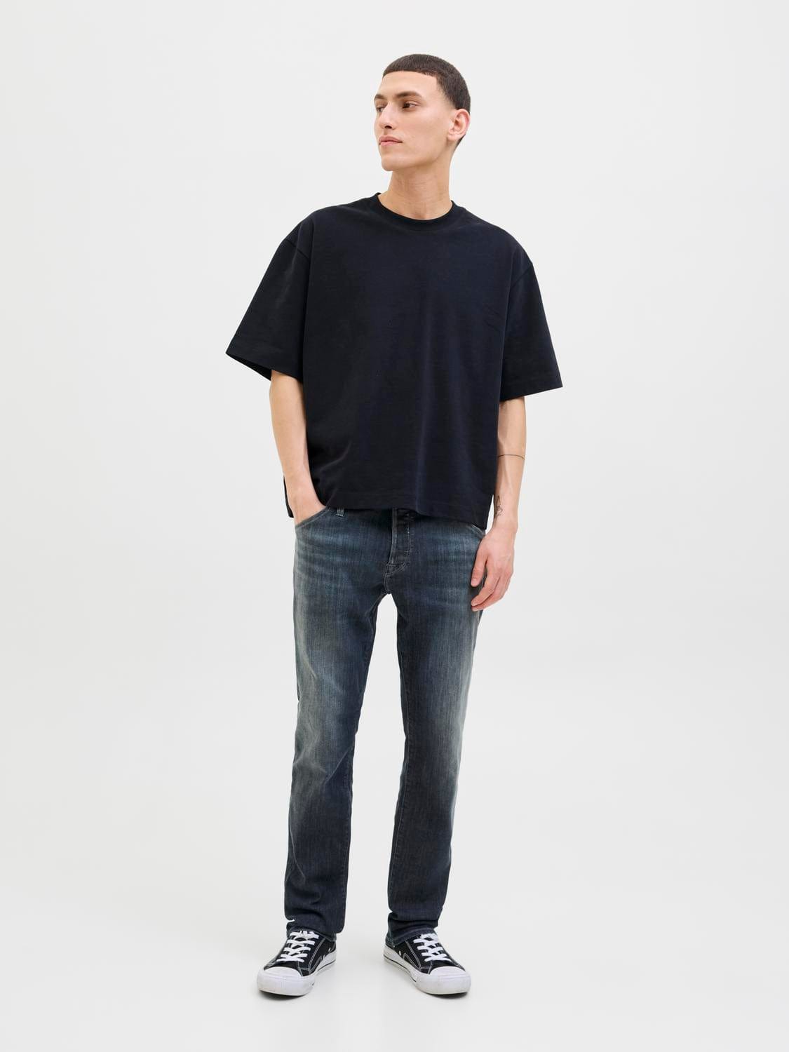 model_shot-front_full