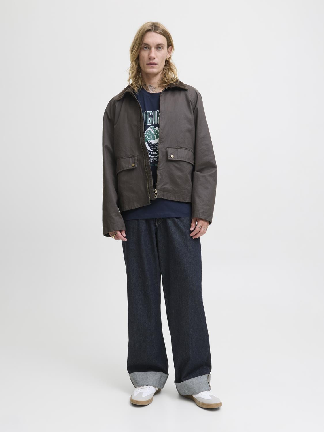 model_shot-front_full