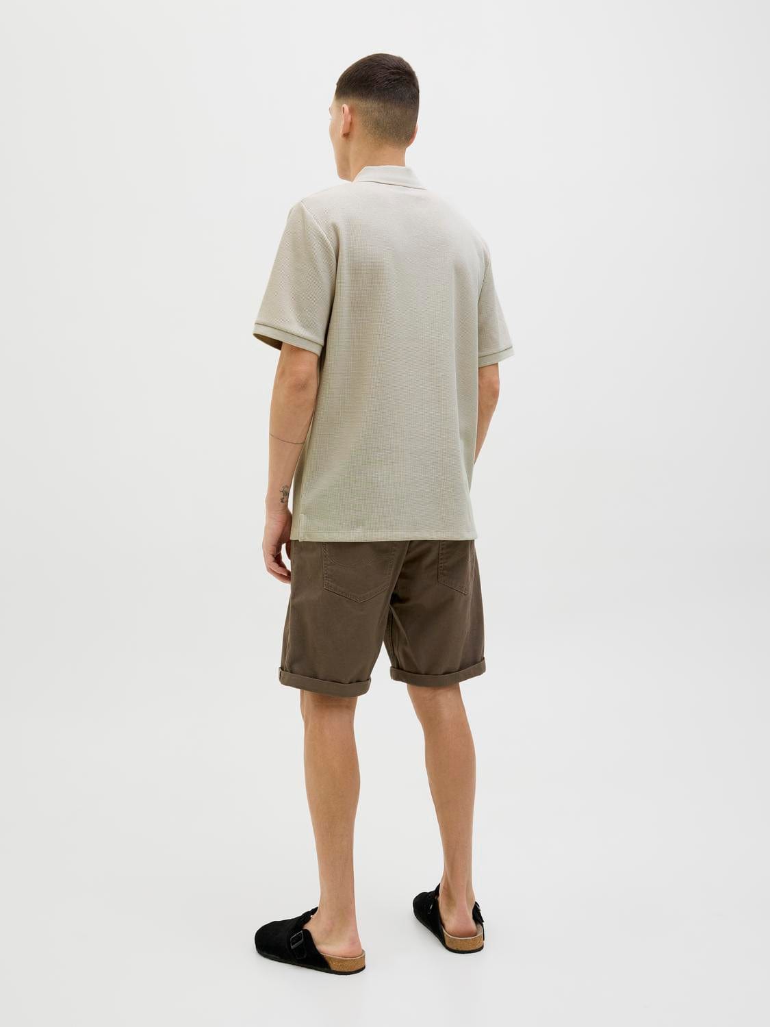model_shot-back