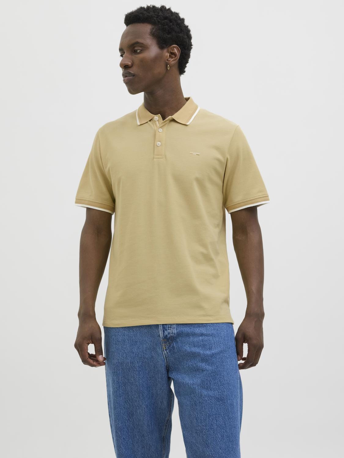 model_shot-front