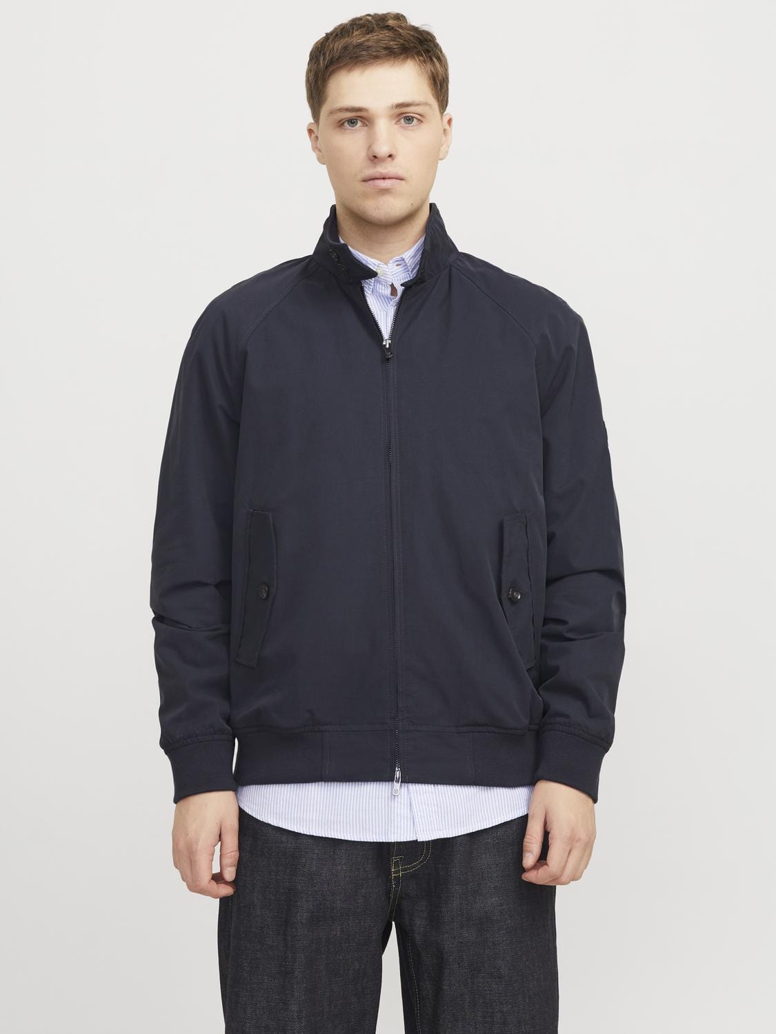 model_shot-front