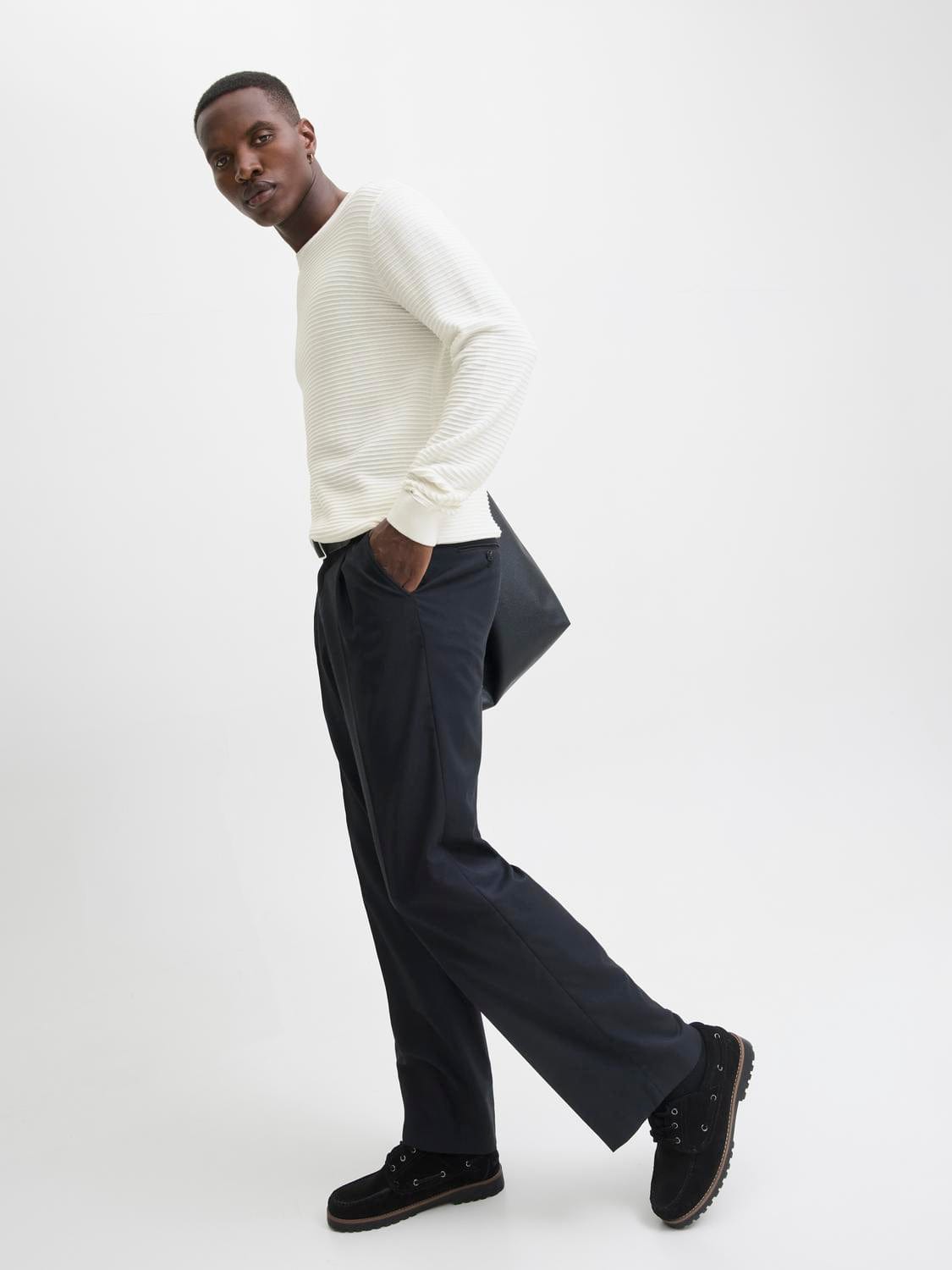 model_shot-creative