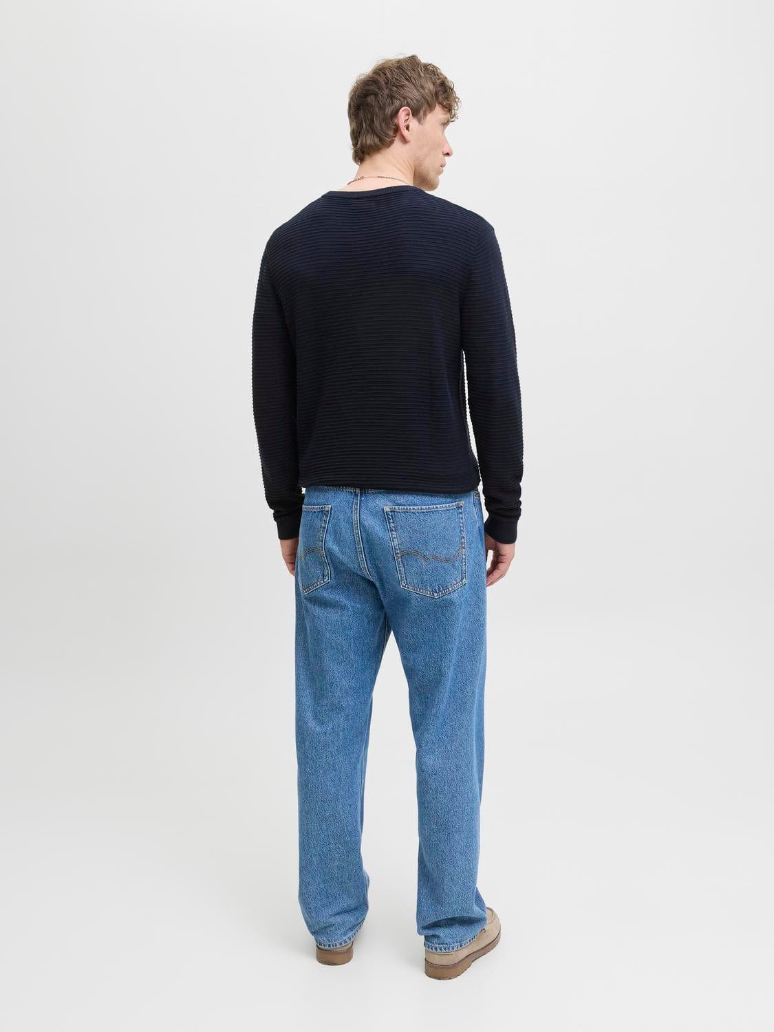 model_shot-back