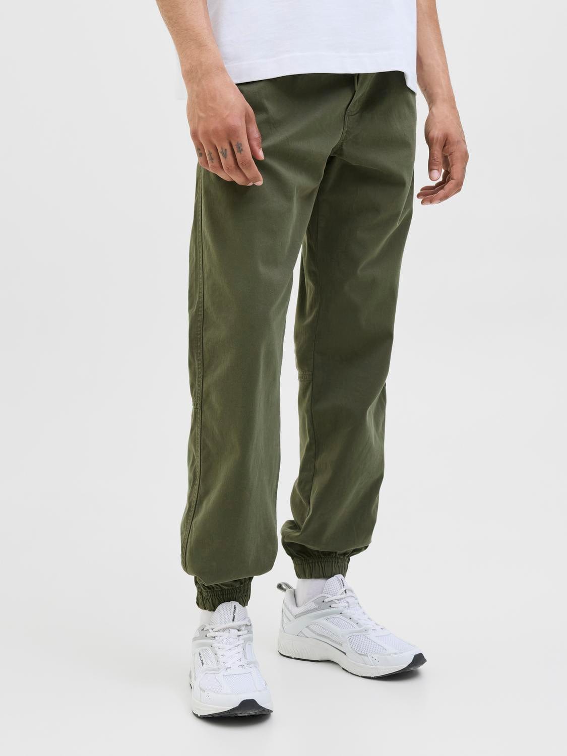model_shot-front