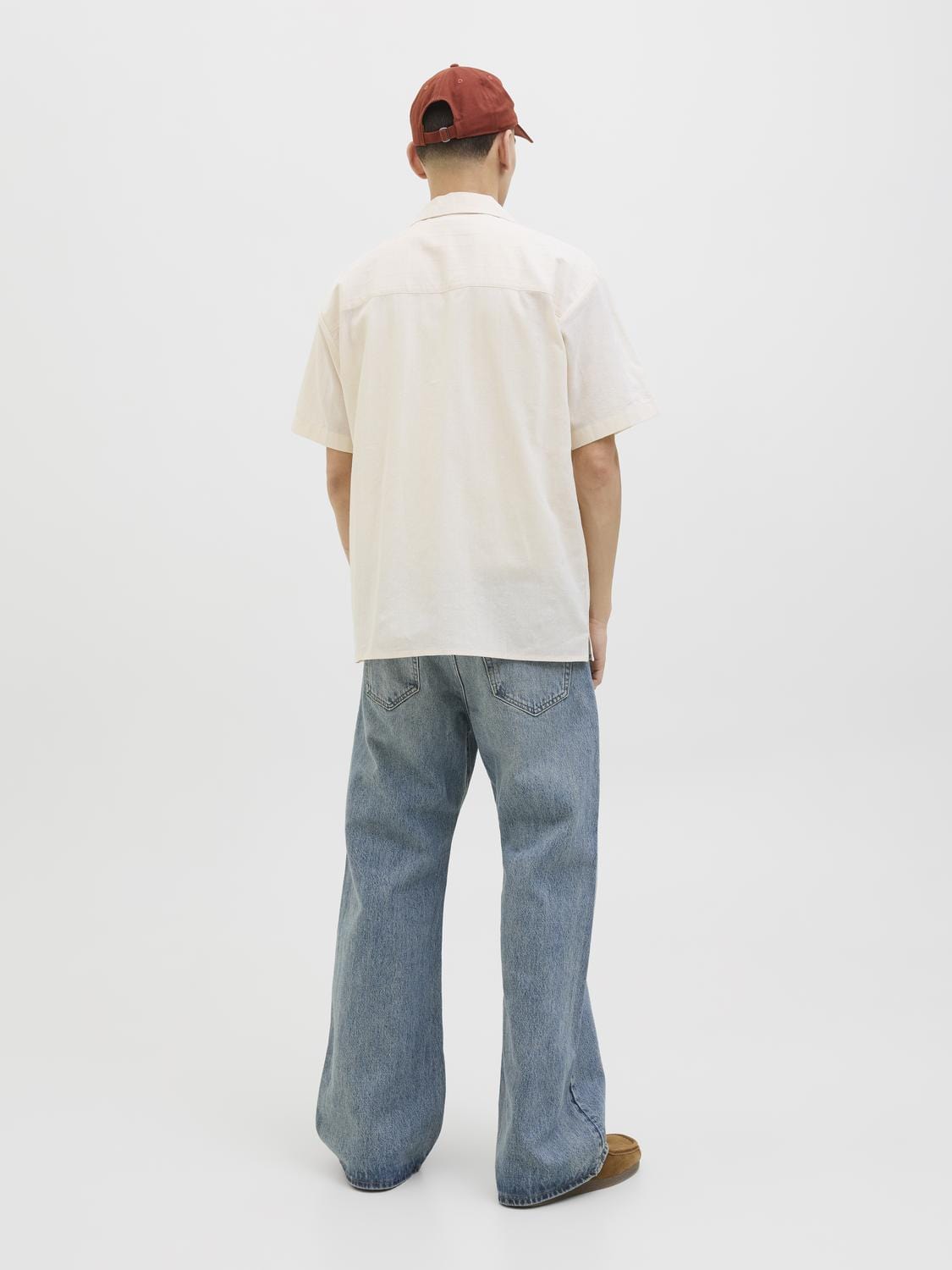 model_shot-back