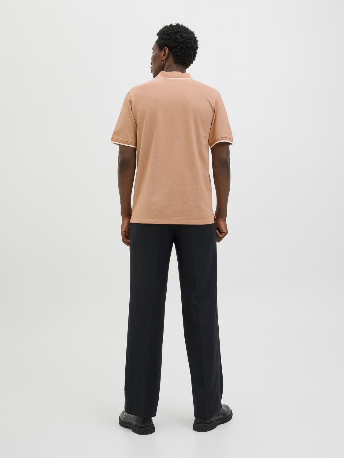 model_shot-back