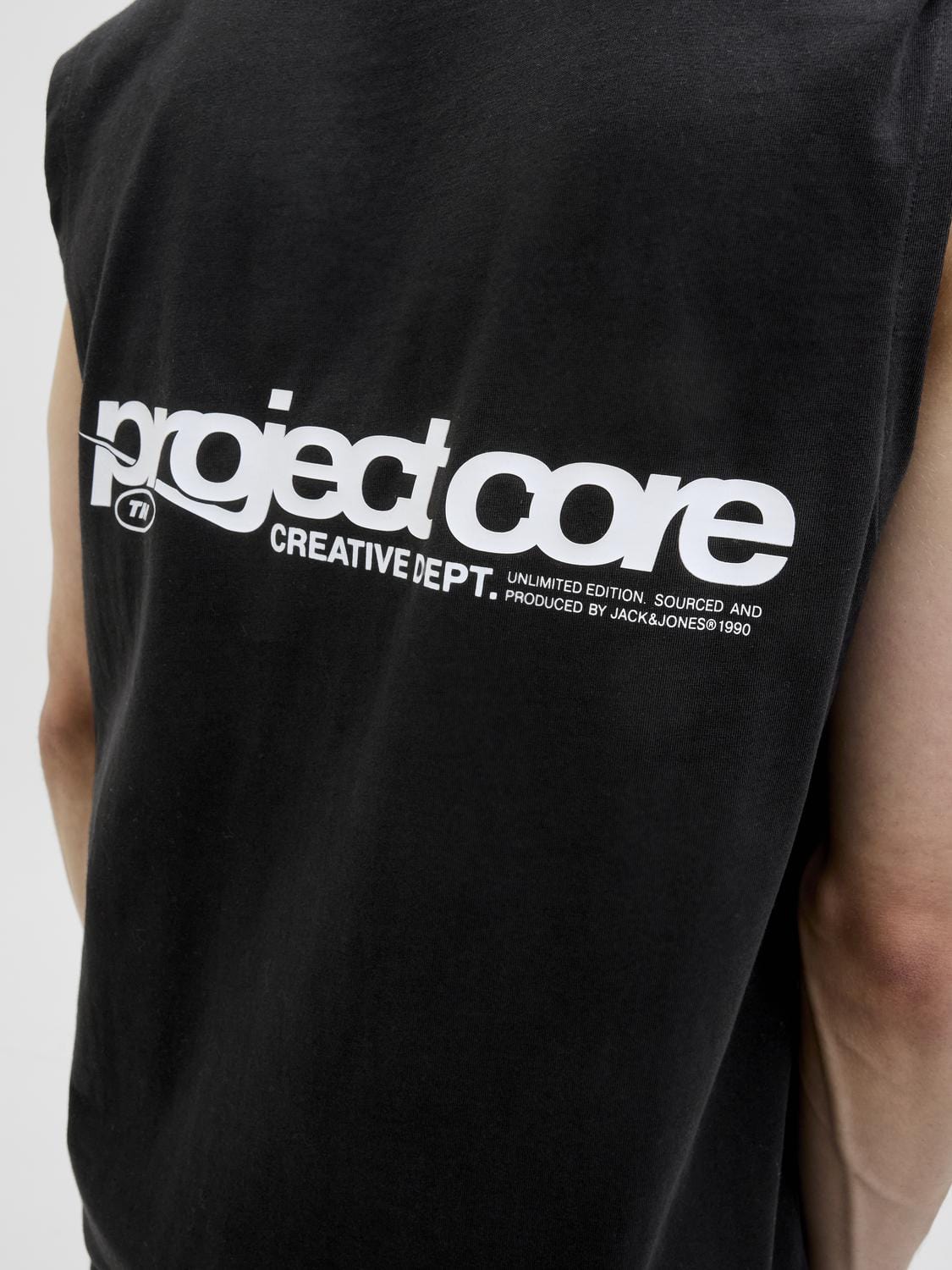 model_shot-detail
