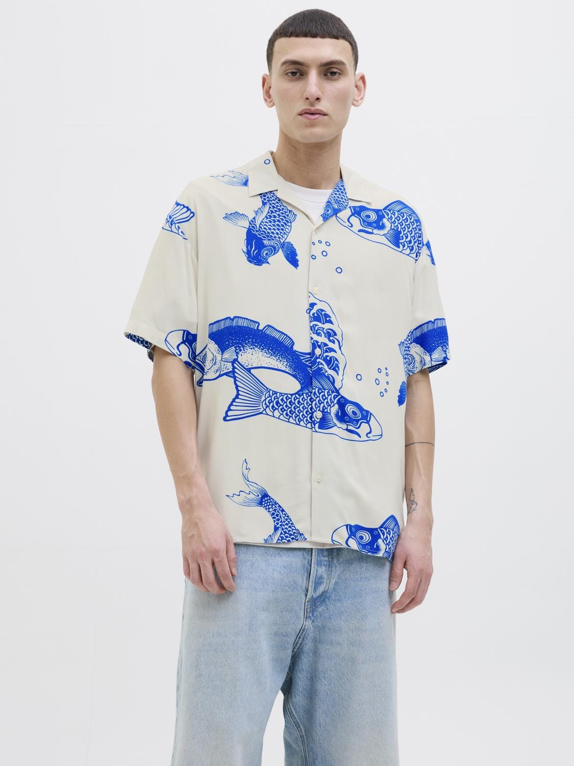 model_shot-front