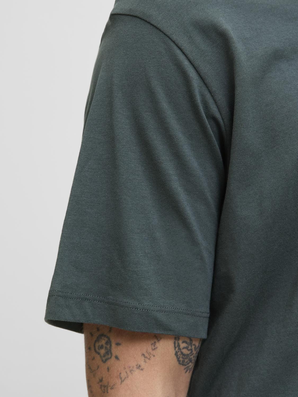 model_shot-detail