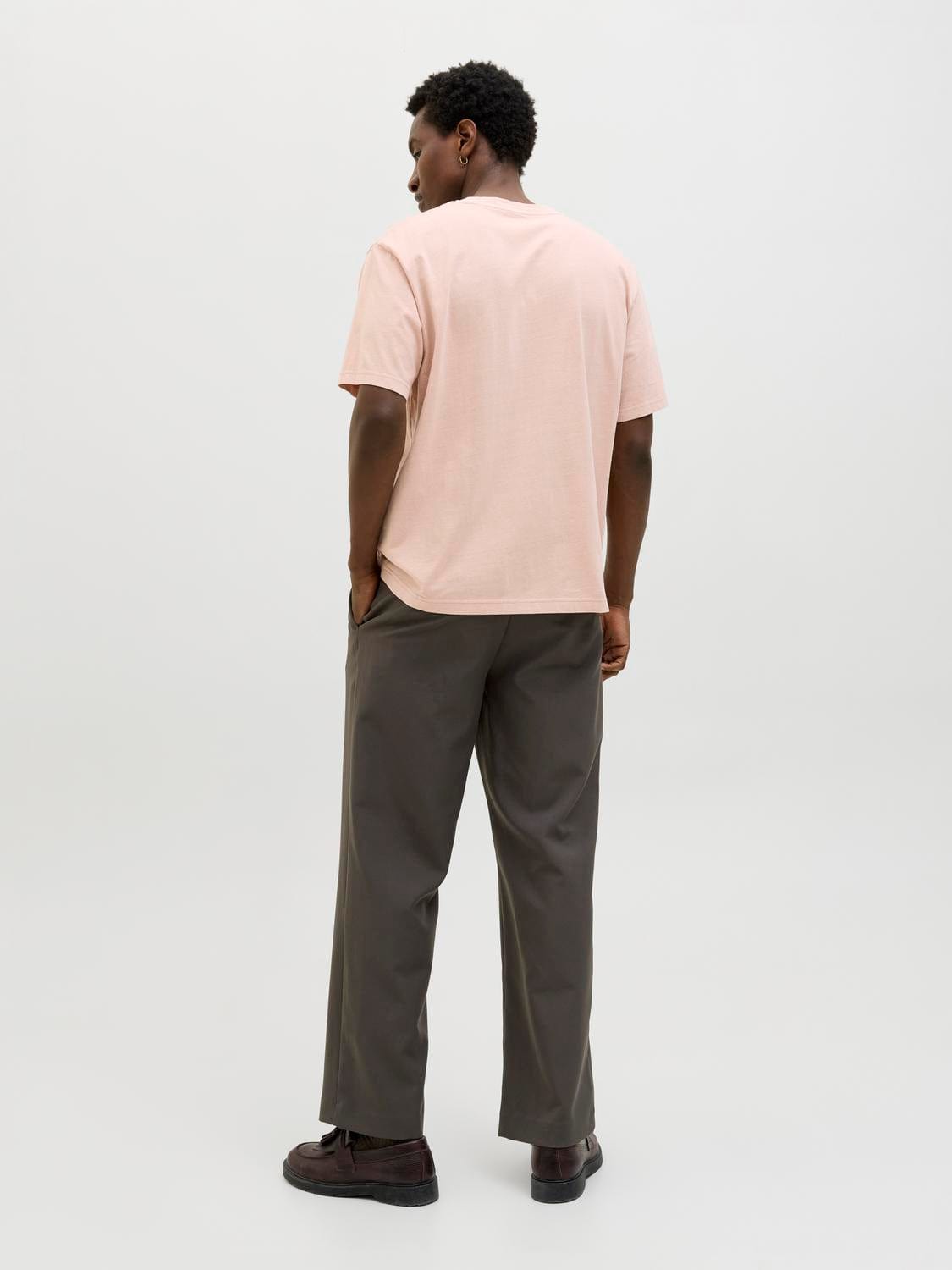model_shot-back