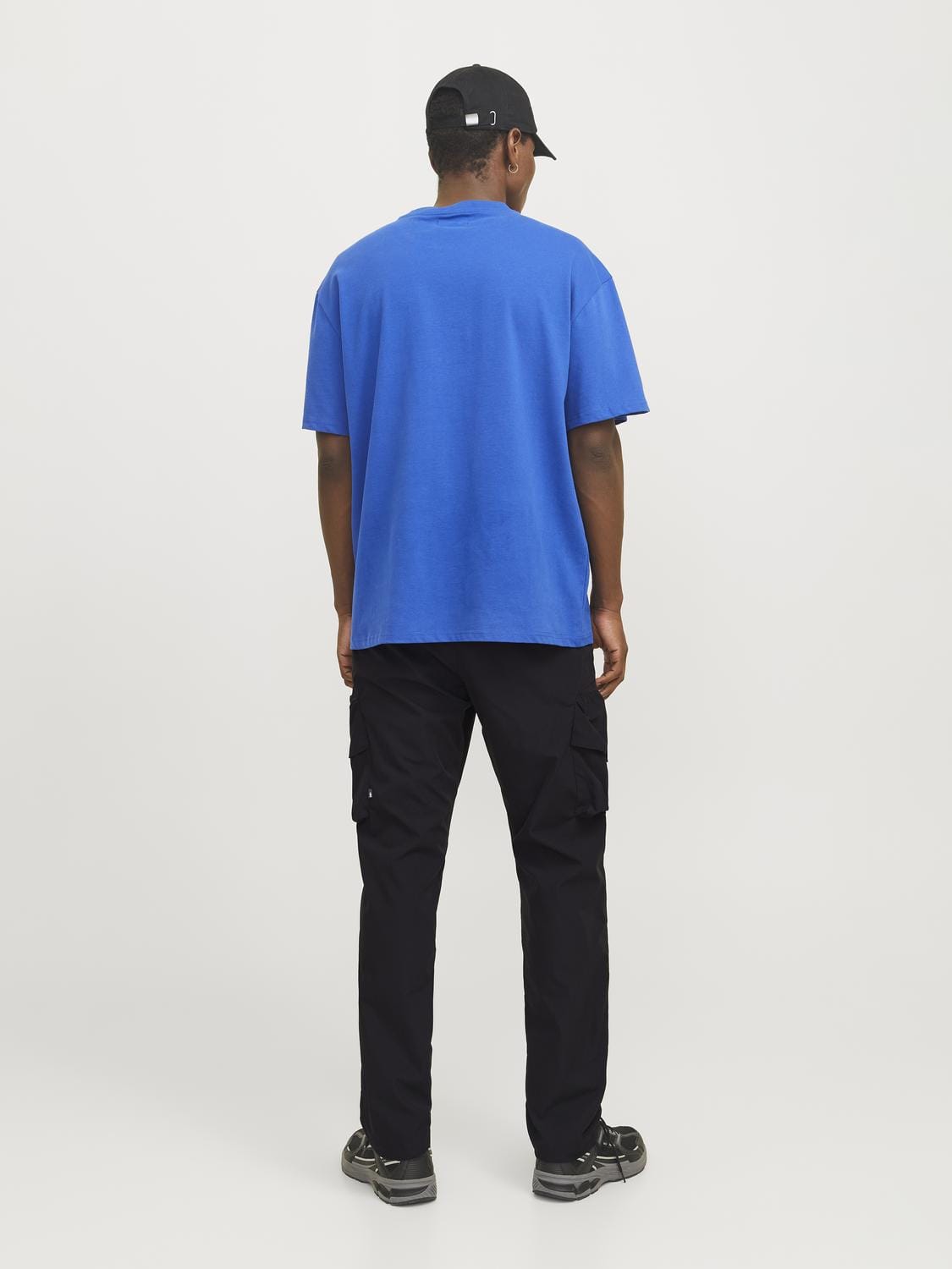 model_shot-back