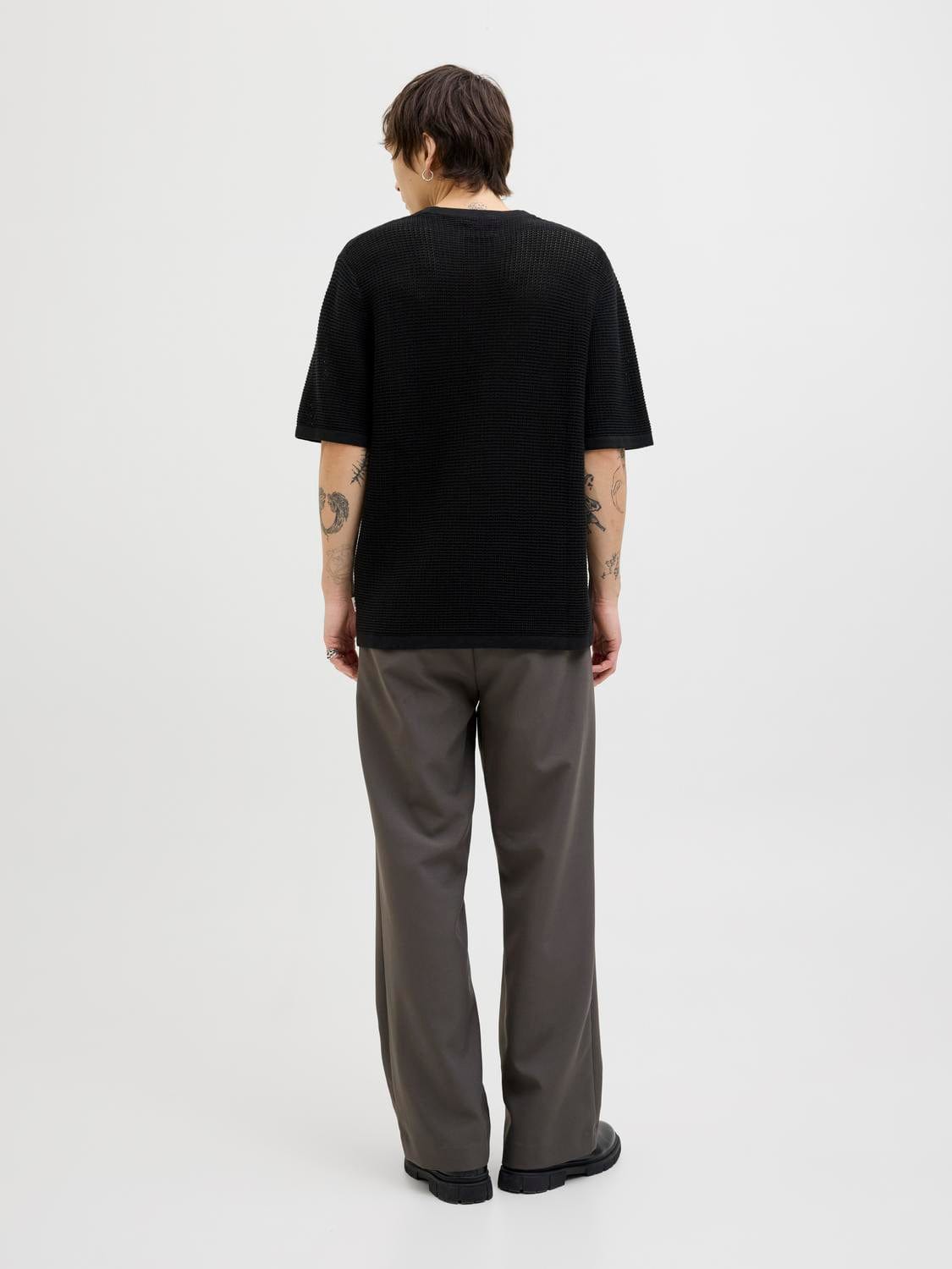 model_shot-back