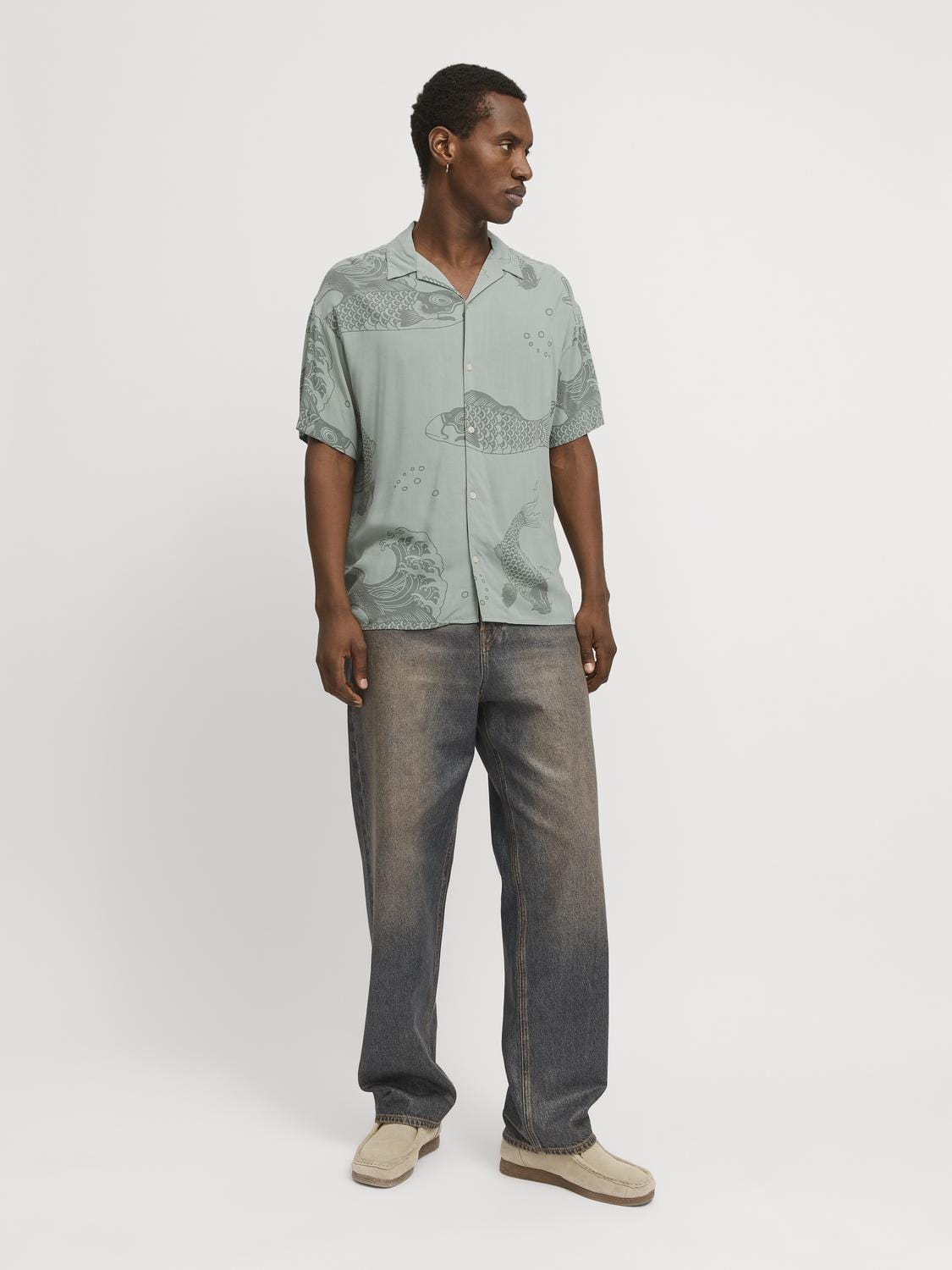 model_shot-front_full