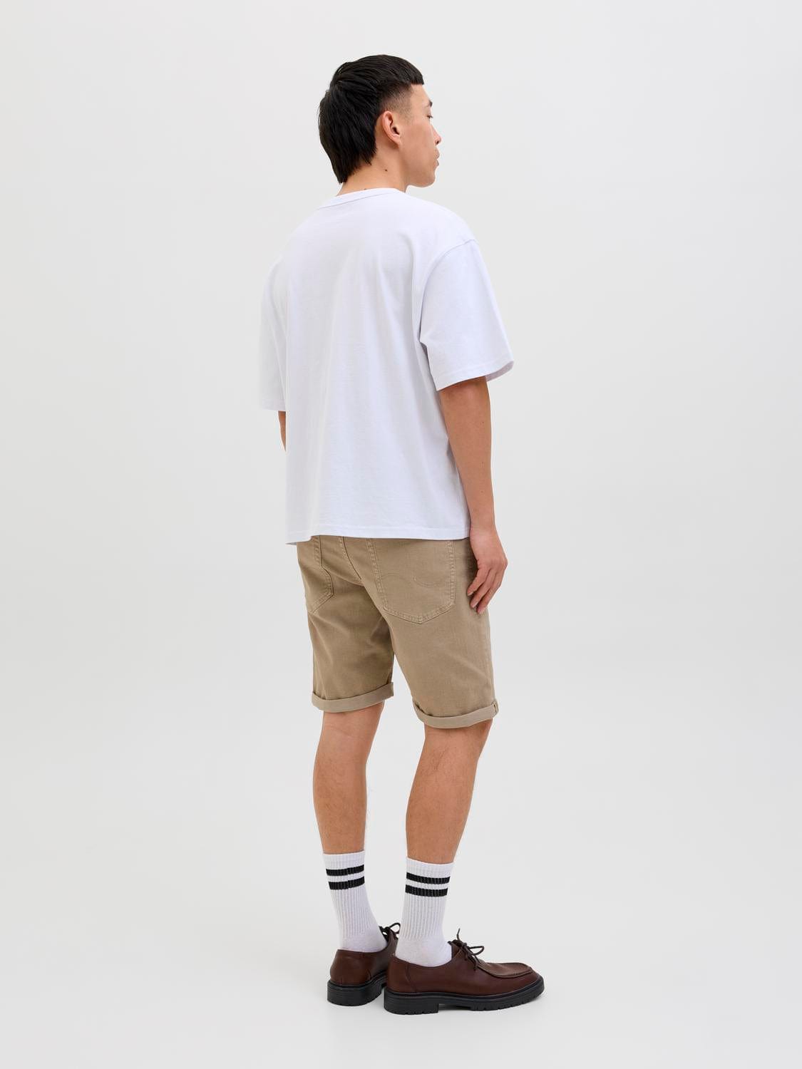 model_shot-back