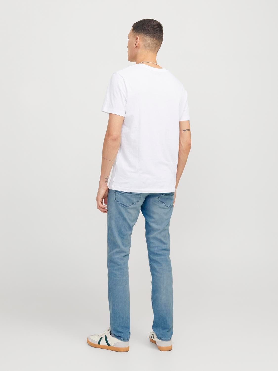 model_shot-back