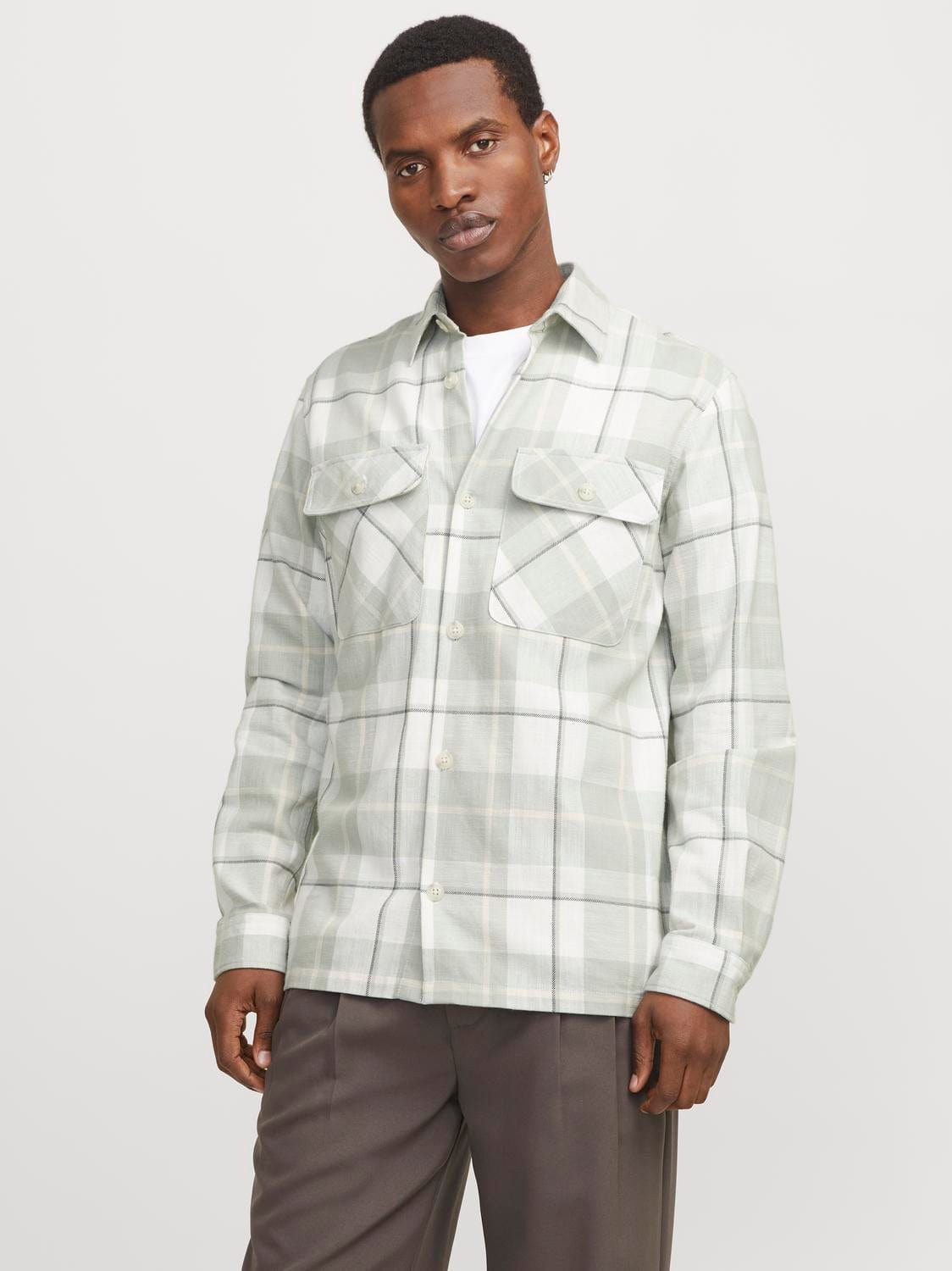 model_shot-front