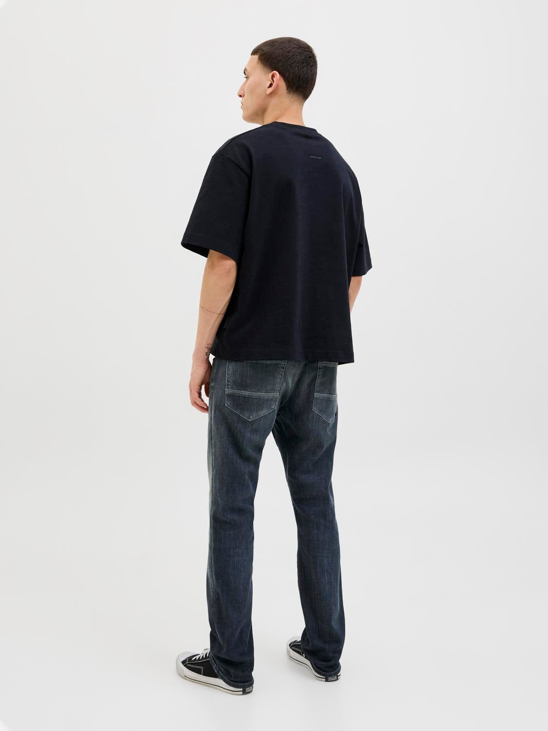 model_shot-back