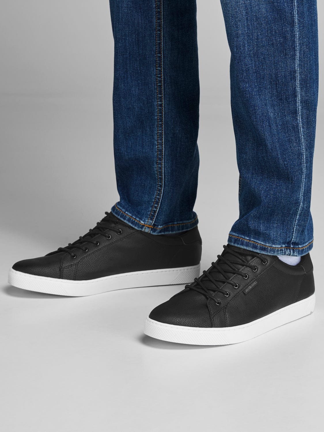 Zapatillas de piel sintética negra -JFWTRENT