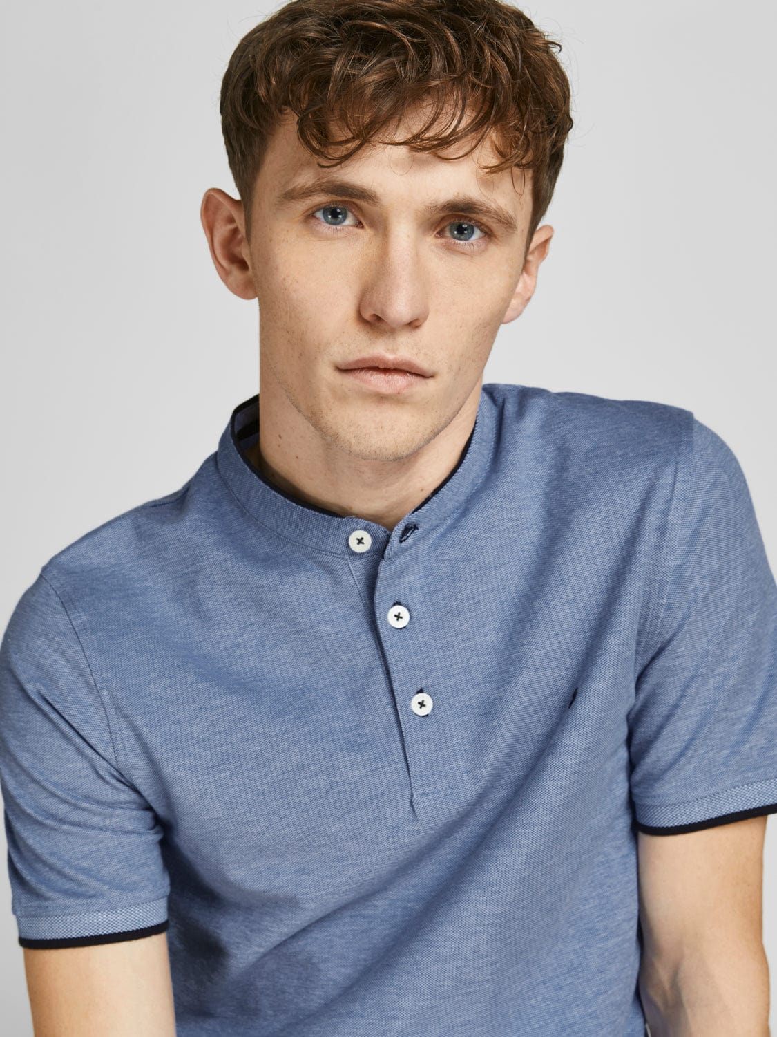 Polo básico de cuello mao azul JJEPAULOS MAO POLO SS NOOS