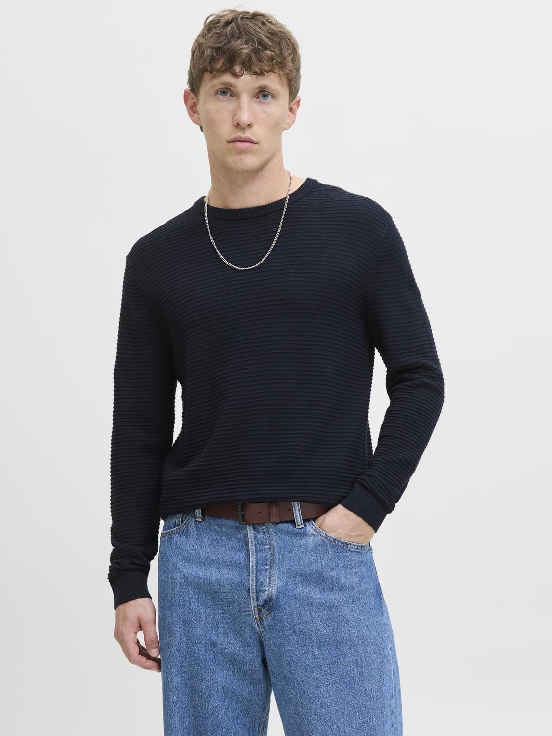 model_shot-front