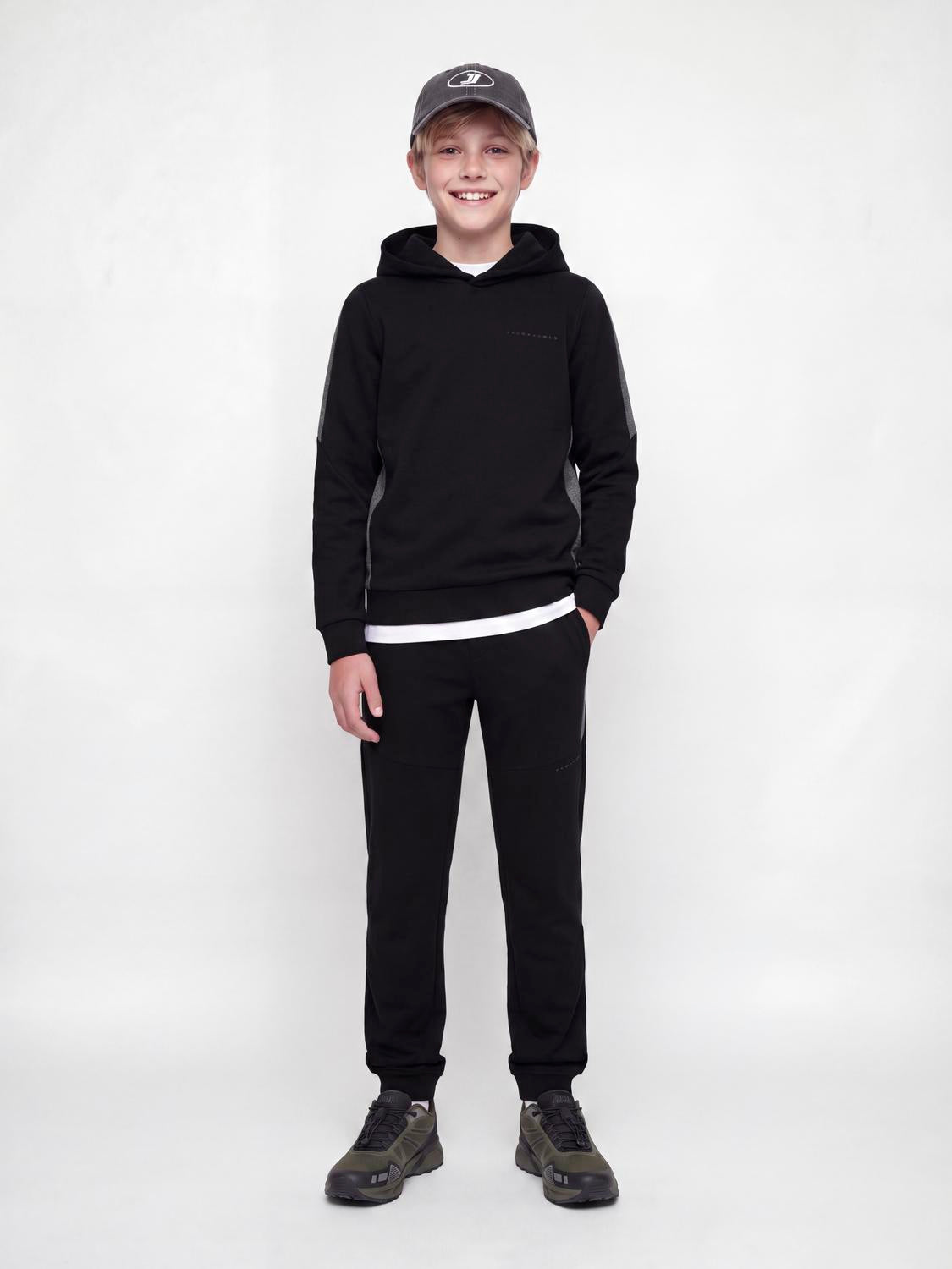 model_shot-front_full