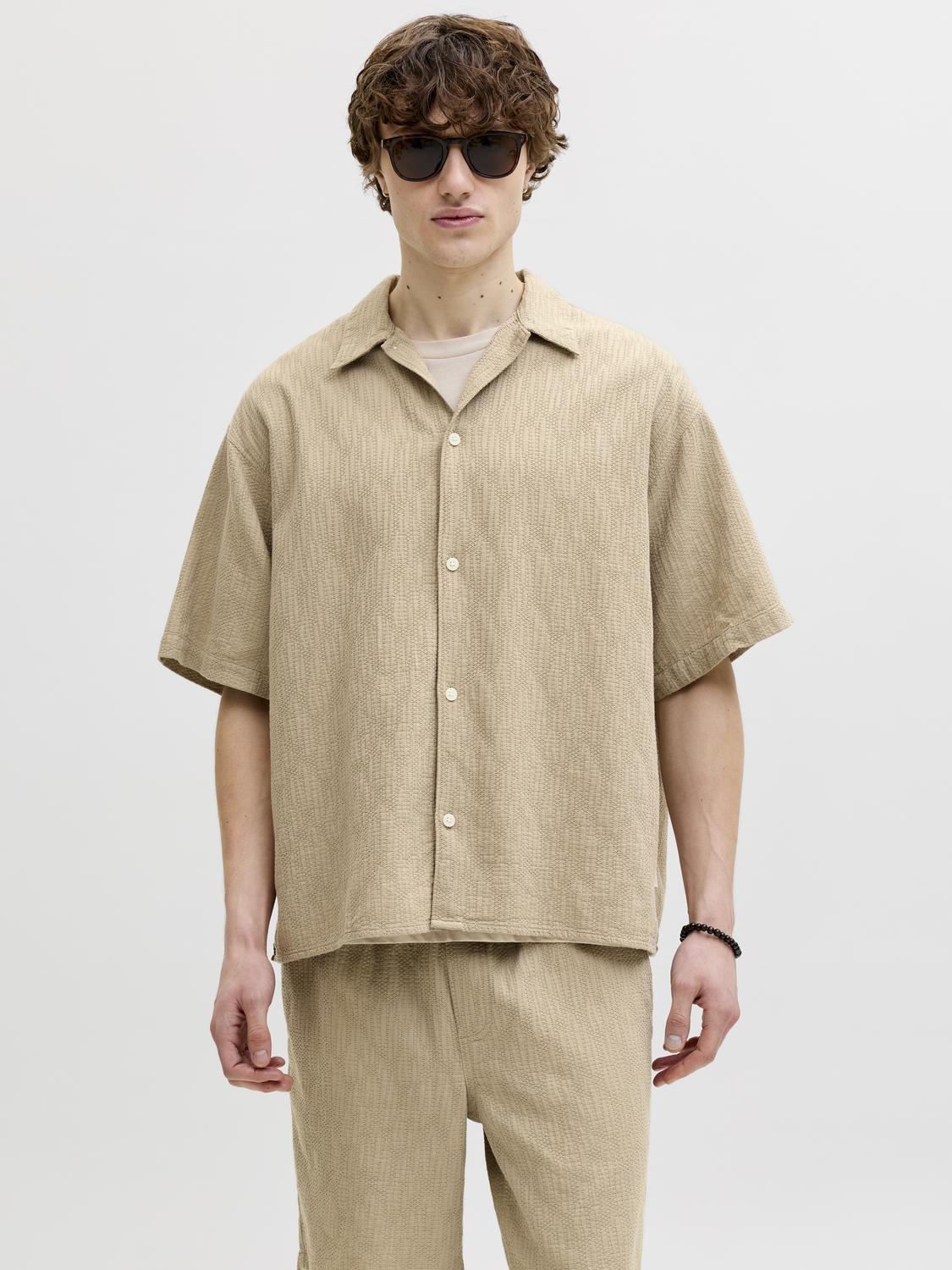 model_shot-front