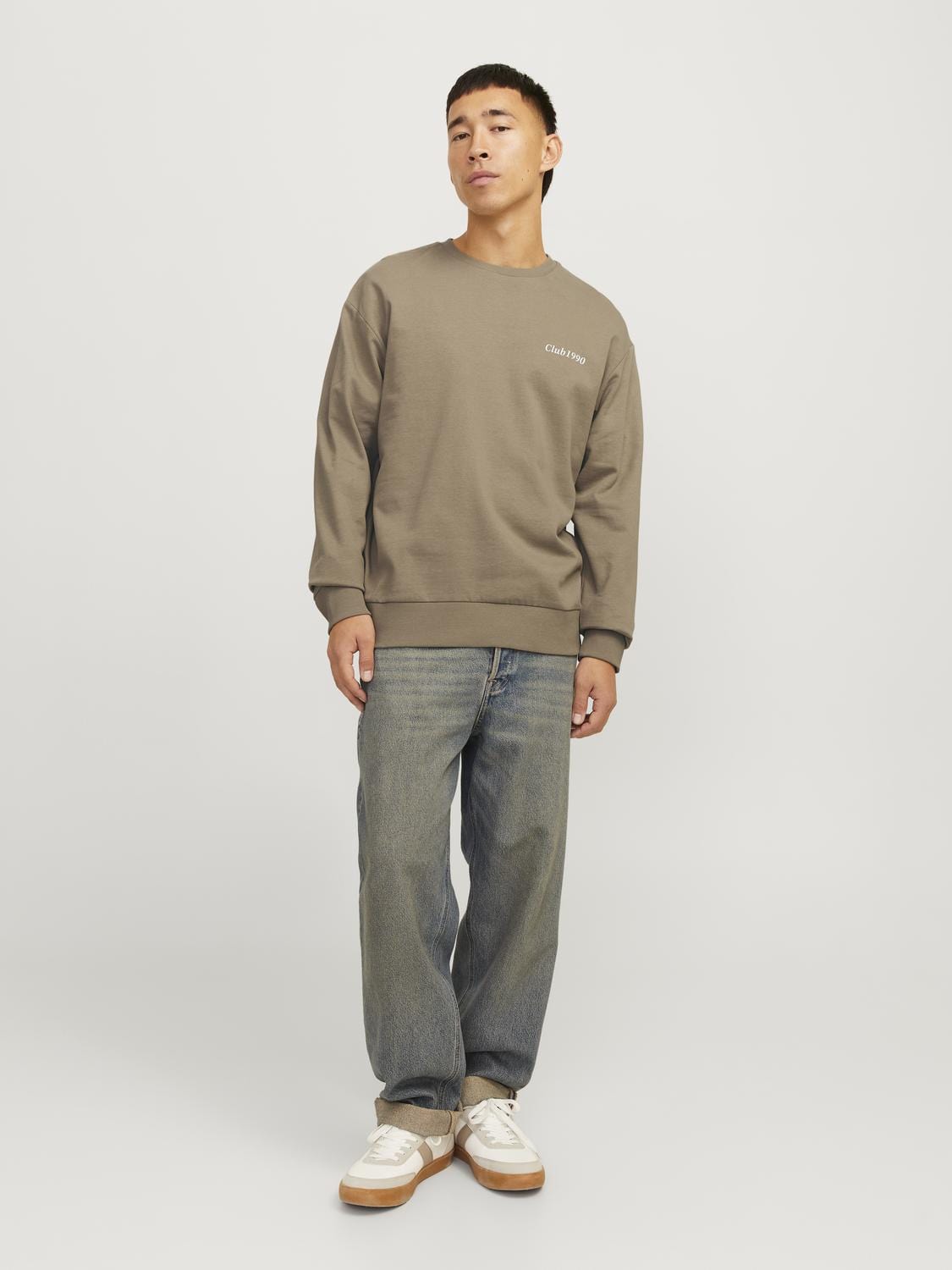 model_shot-front_full