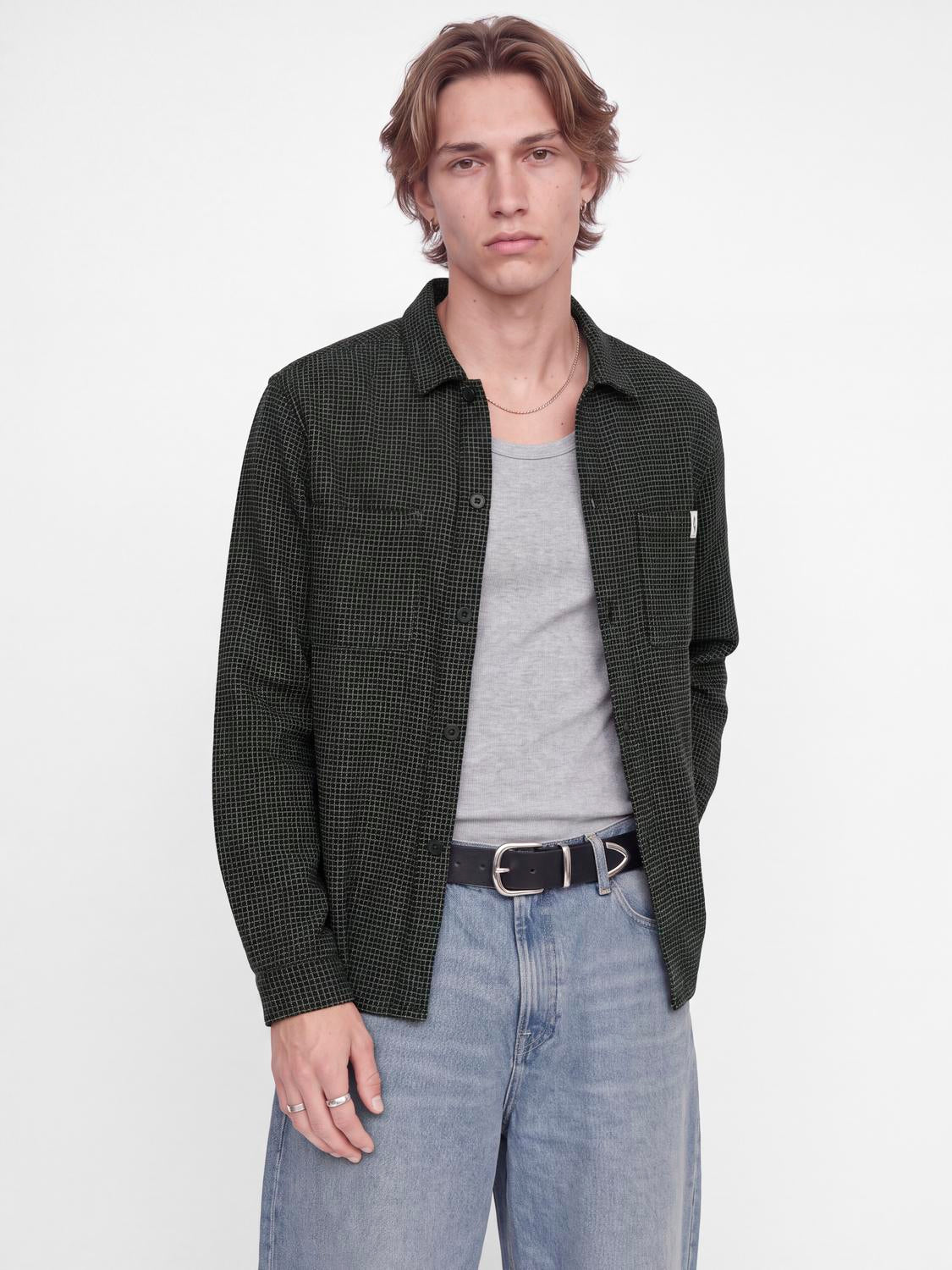 model_shot-front