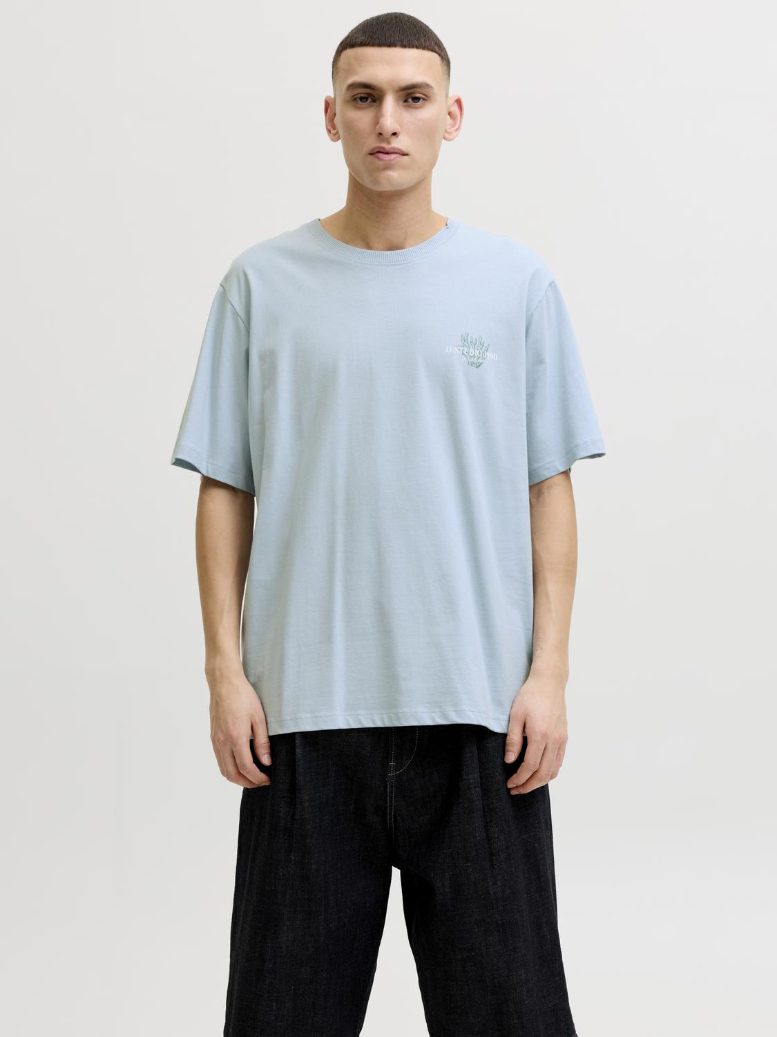 model_shot-front