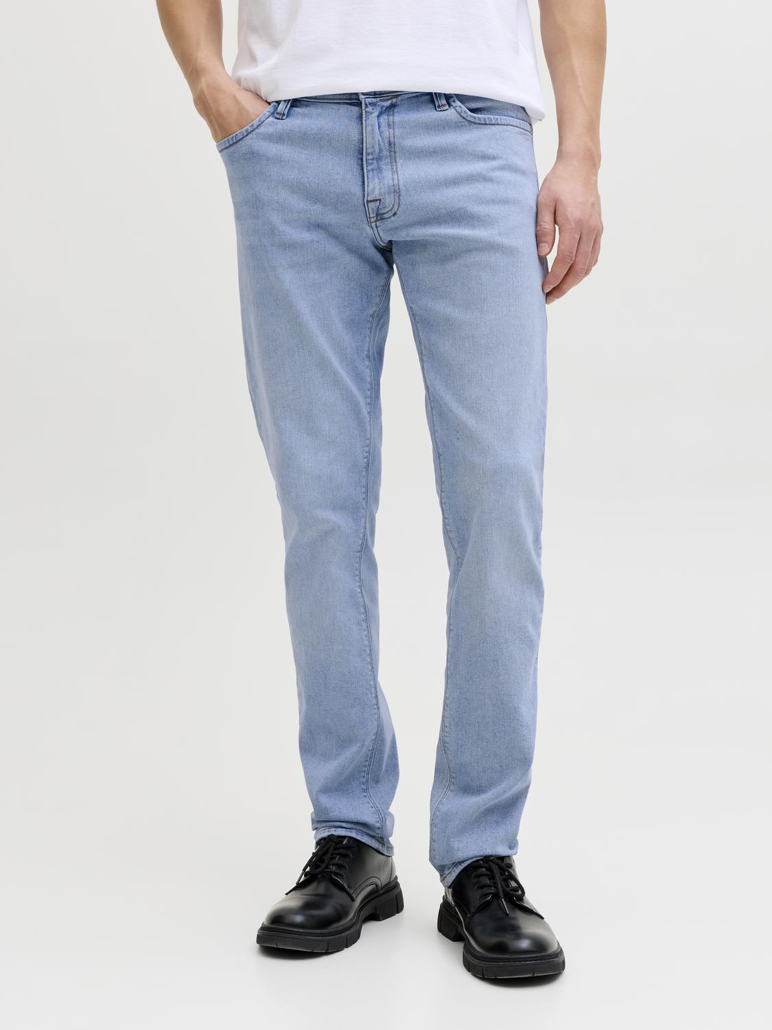 model_shot-front