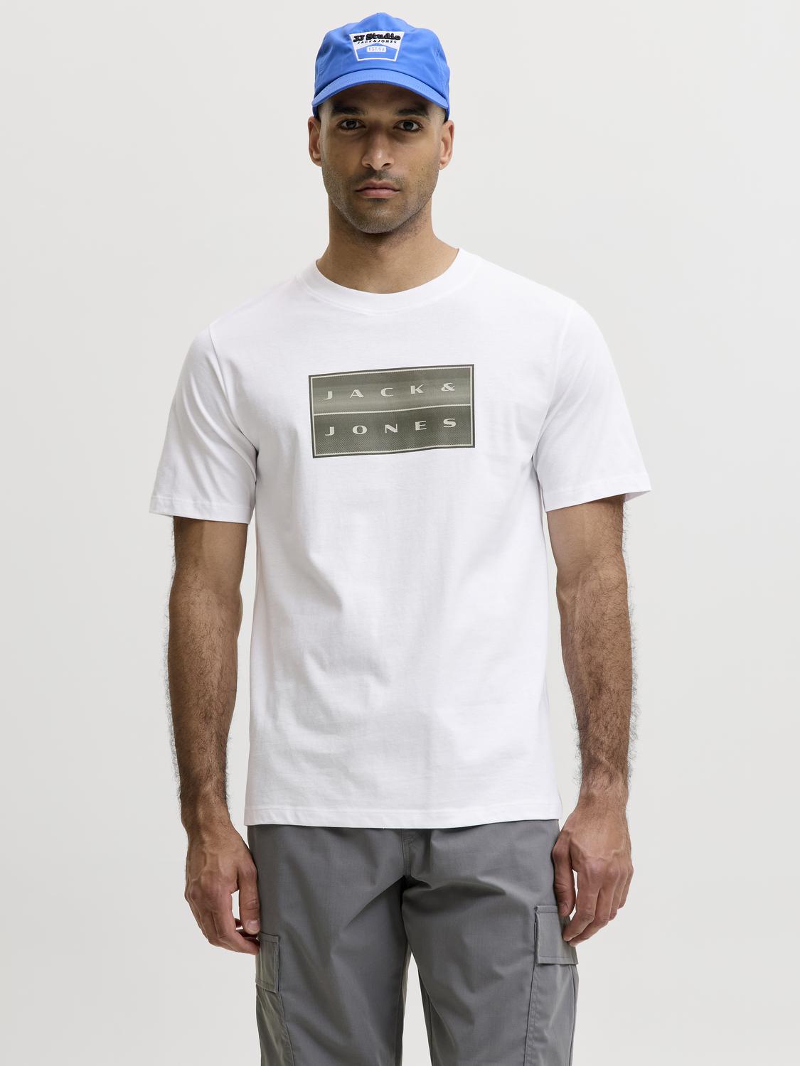 model_shot-front