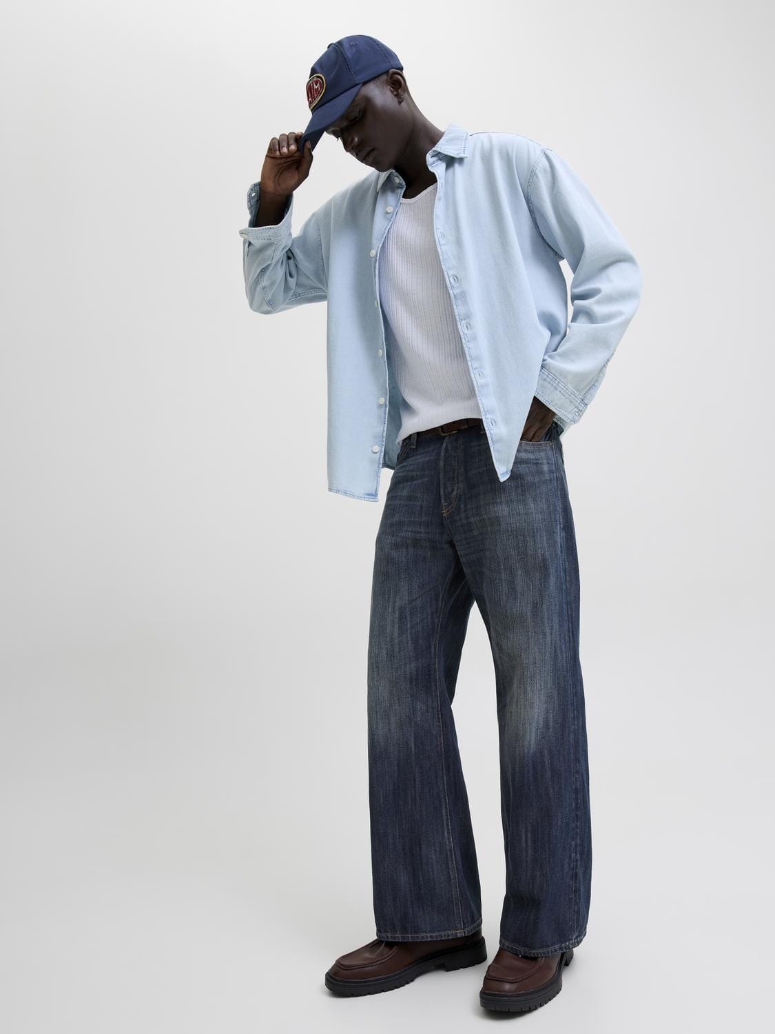 model_shot-creative