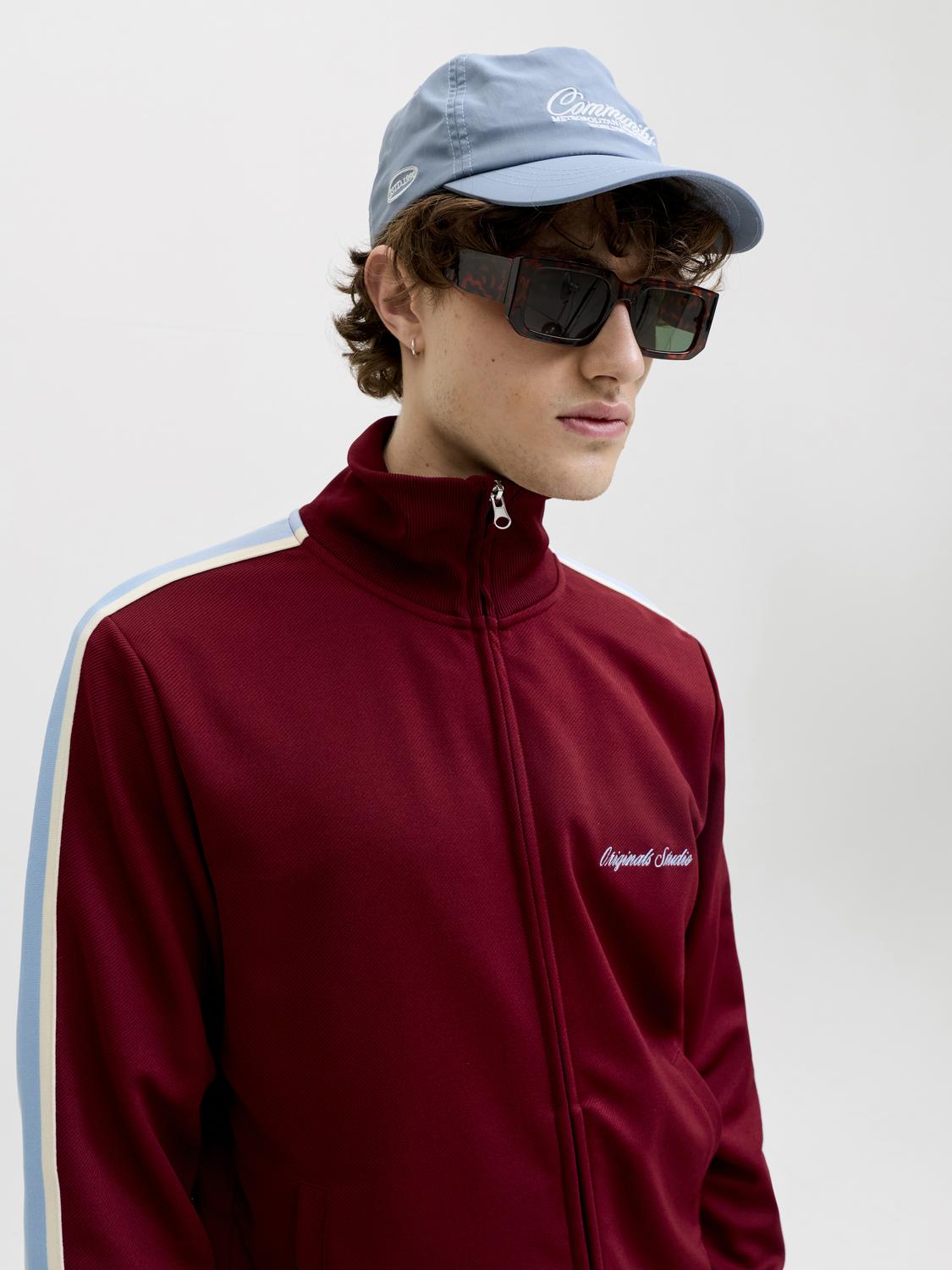 model_shot-front