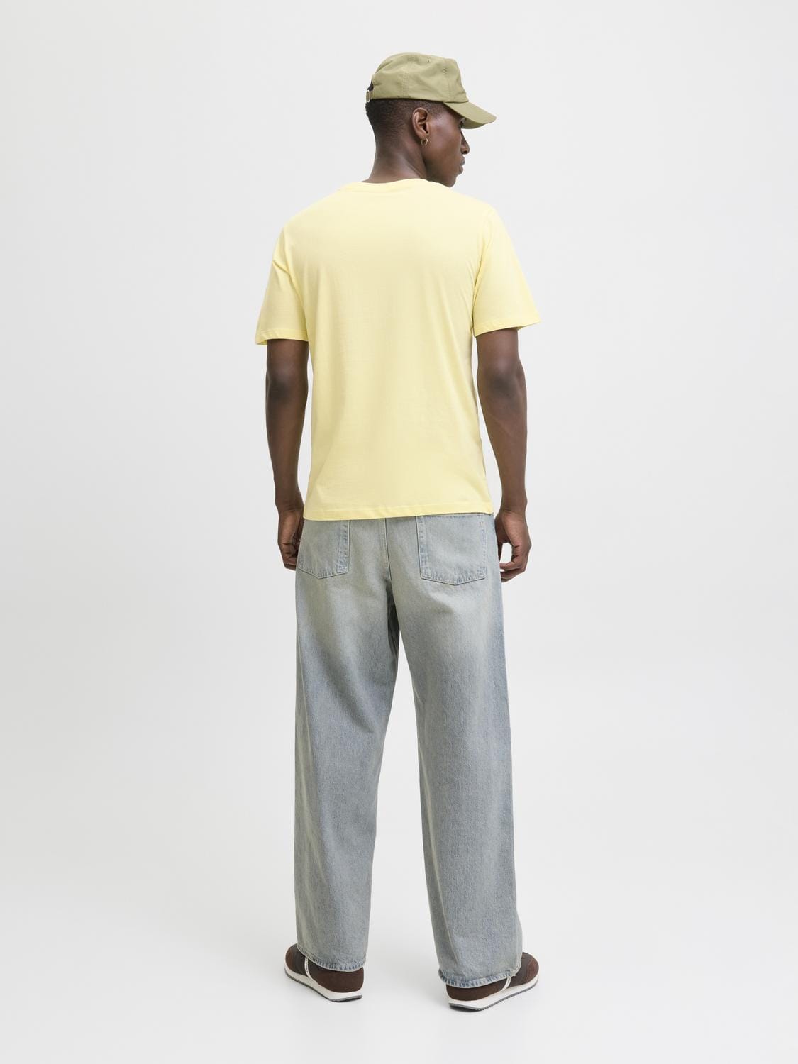 model_shot-back