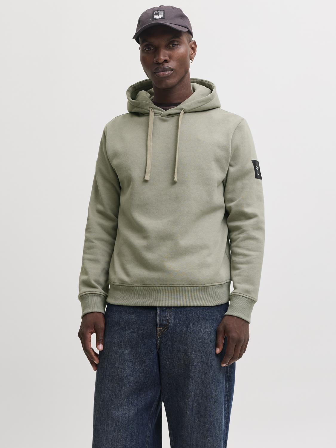 model_shot-front