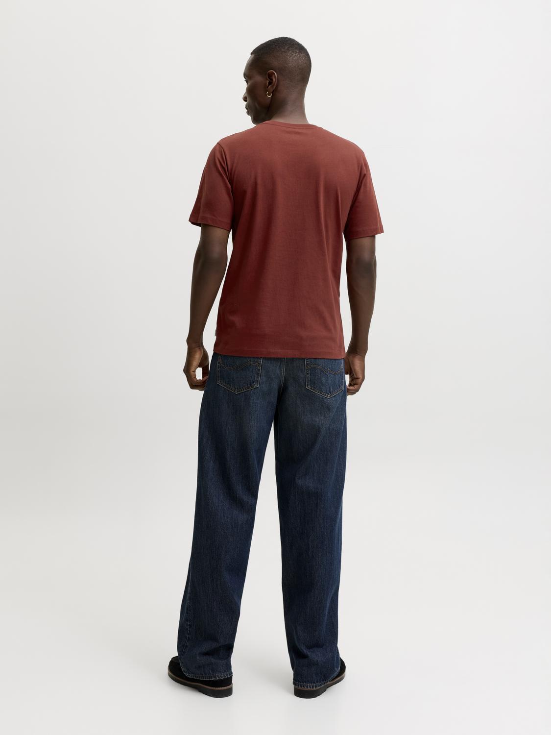 model_shot-back