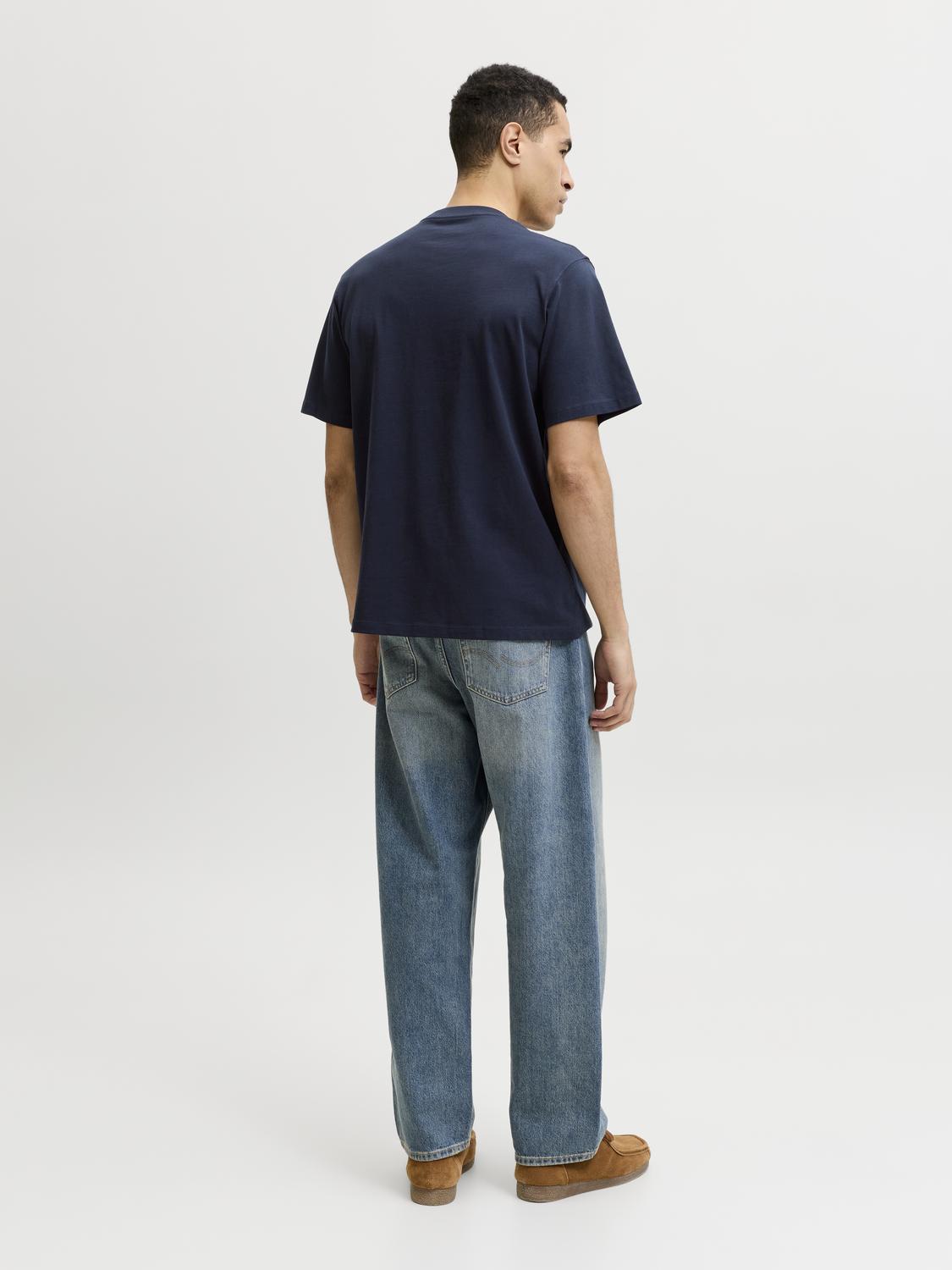 model_shot-back