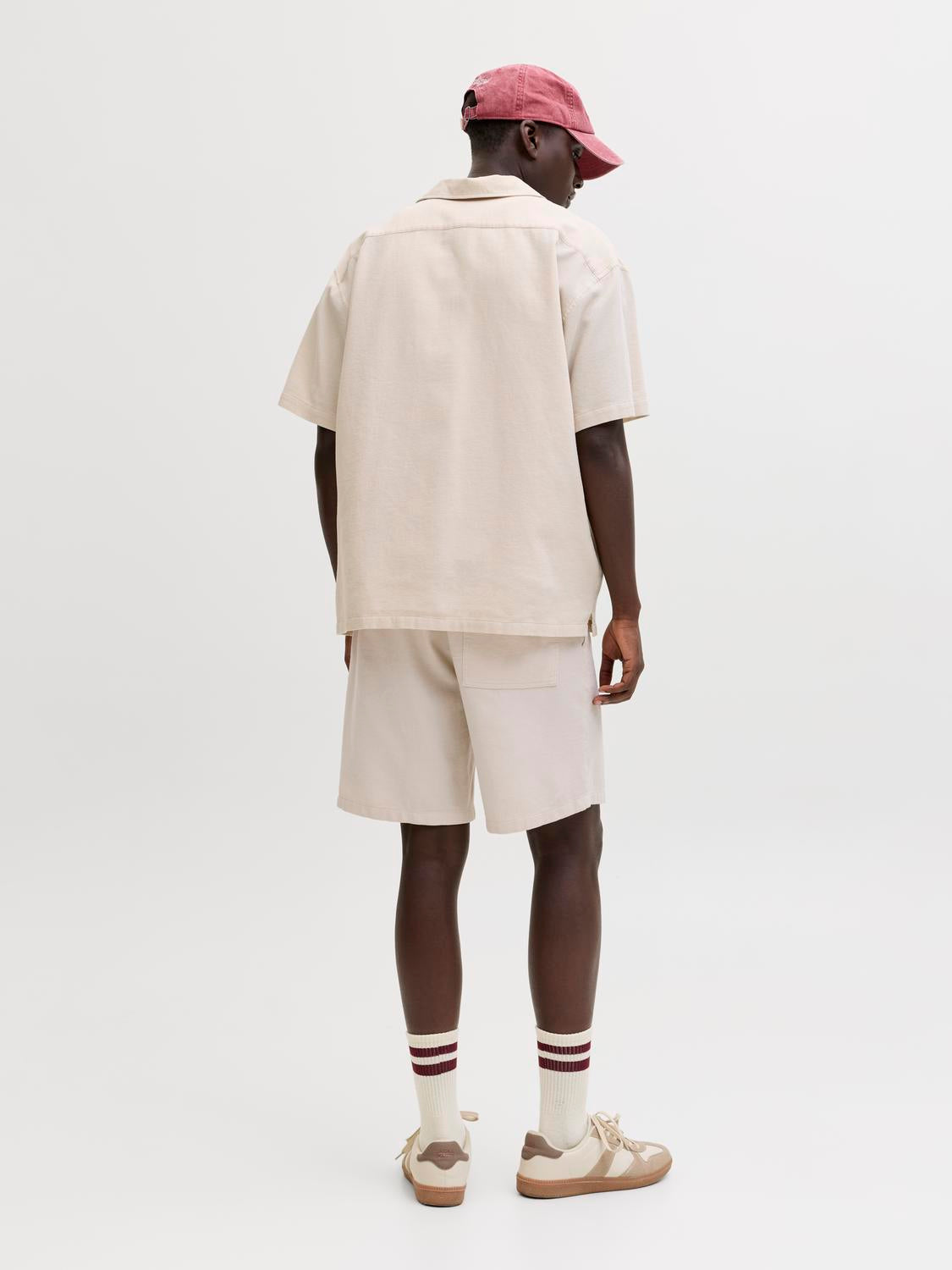 model_shot-back