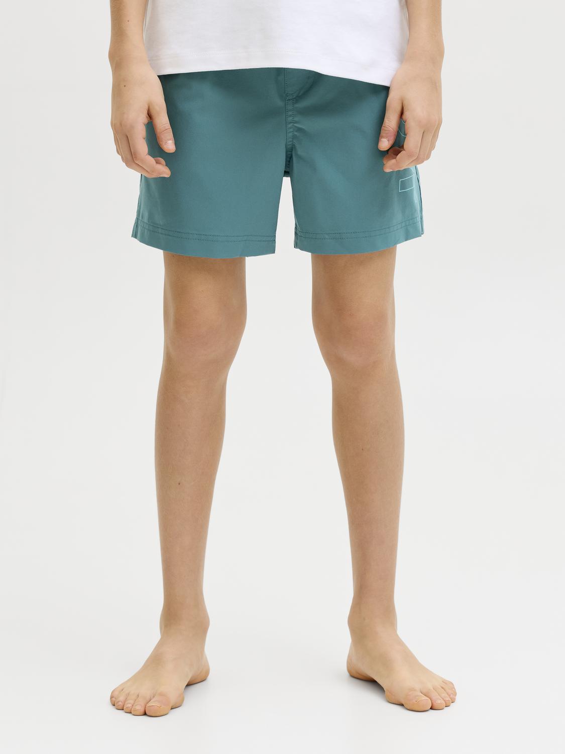 model_shot-front